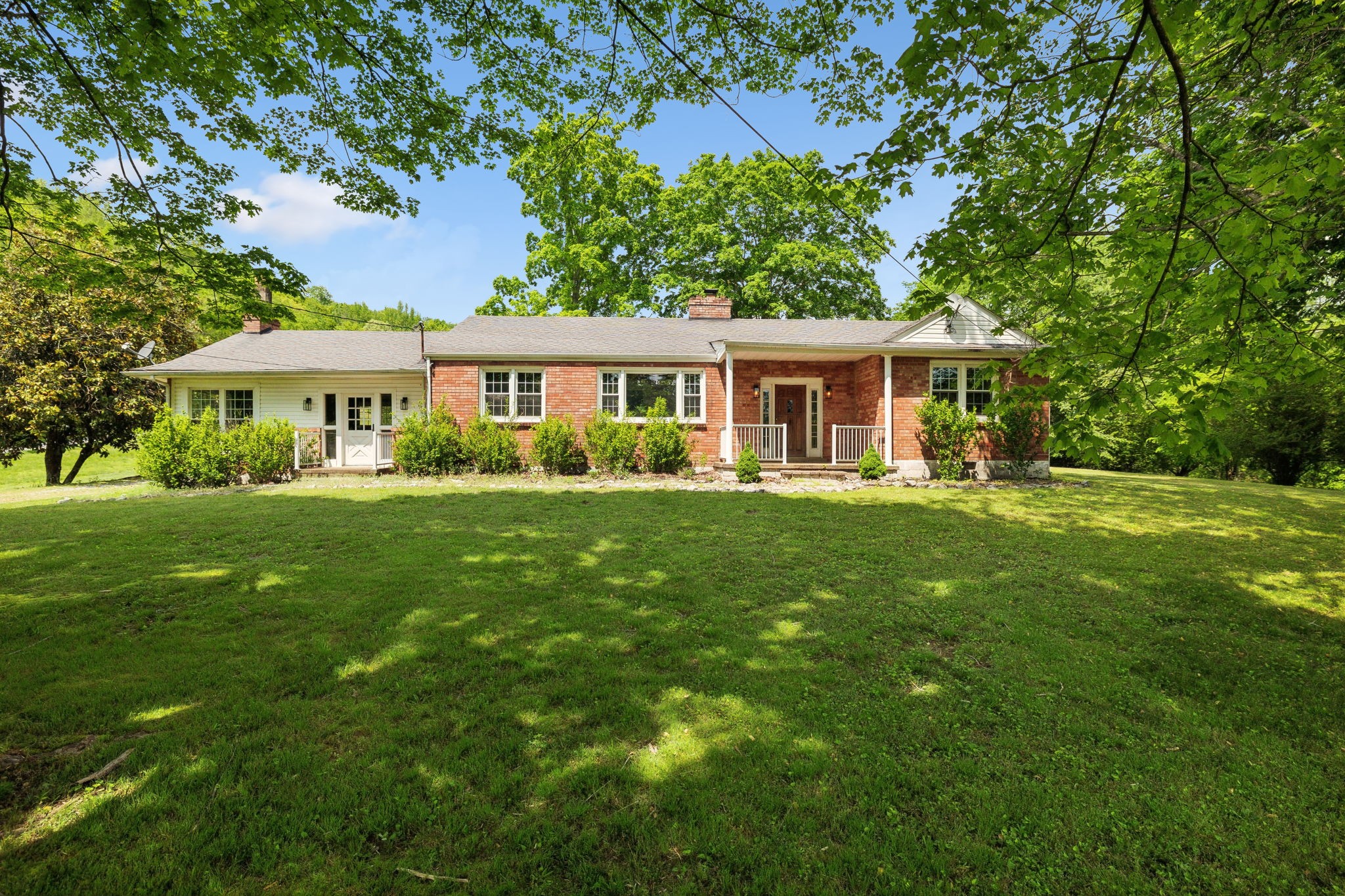 1155 Ridge Hill Rd Property Photo 1