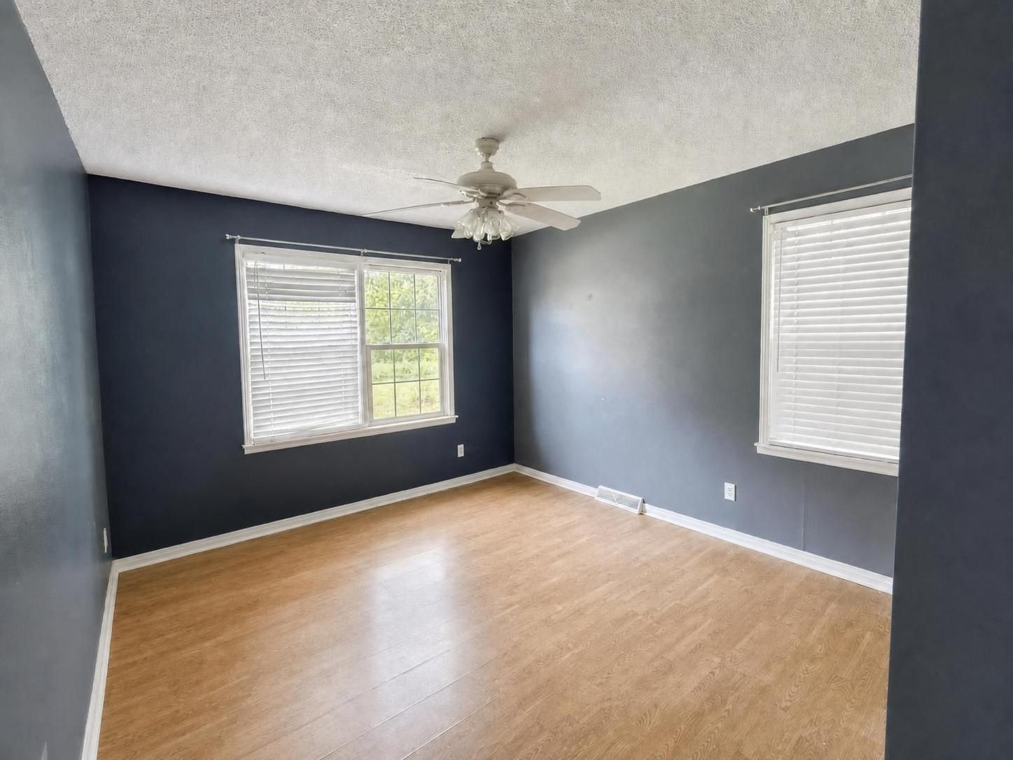 655 E End Dr Property Photo 3