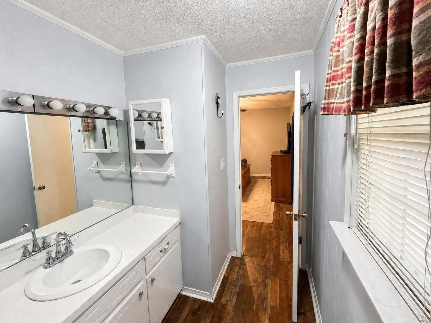 655 E End Dr Property Photo 13