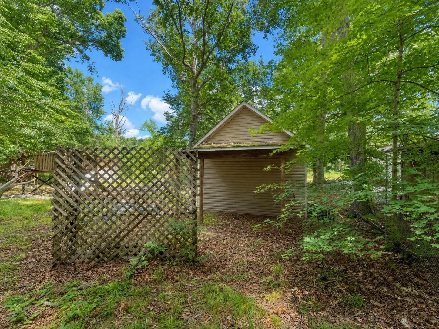 655 E End Dr Property Photo 16