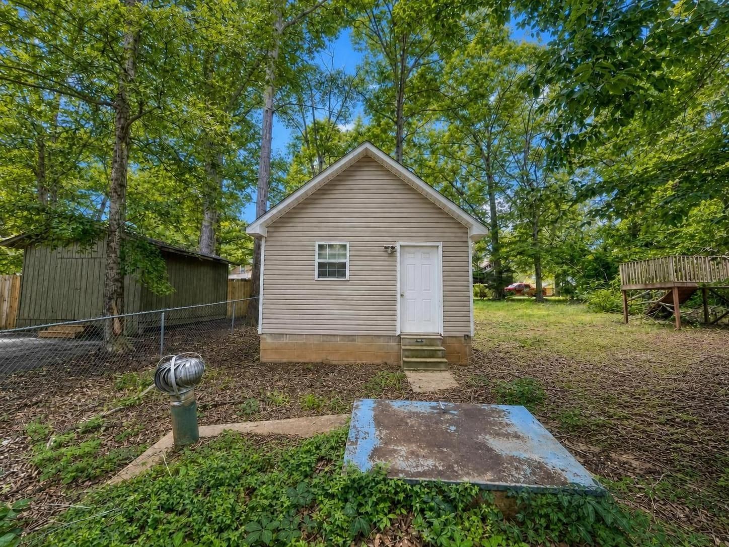 655 E End Dr Property Photo 17