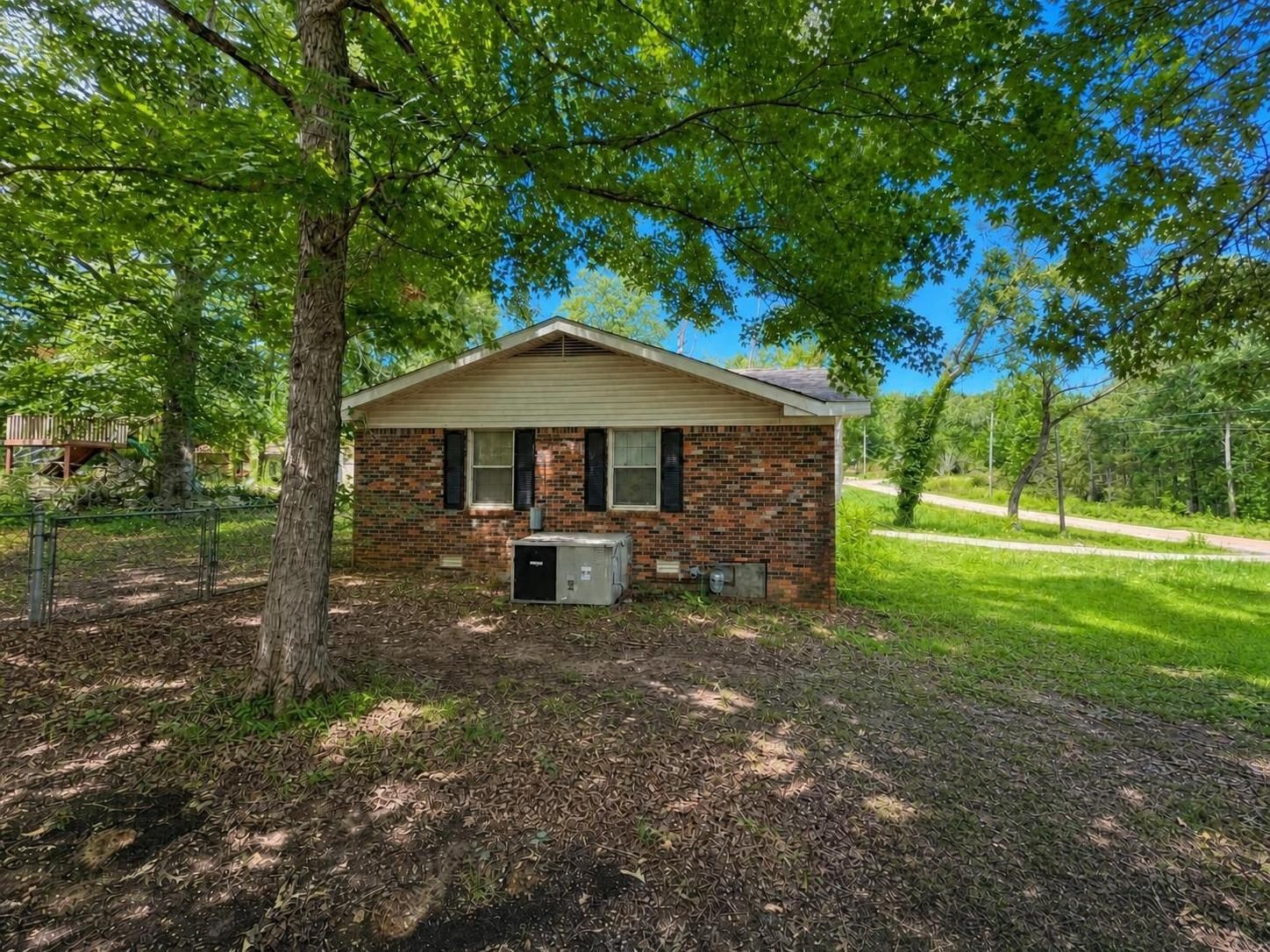 655 E End Dr Property Photo 18