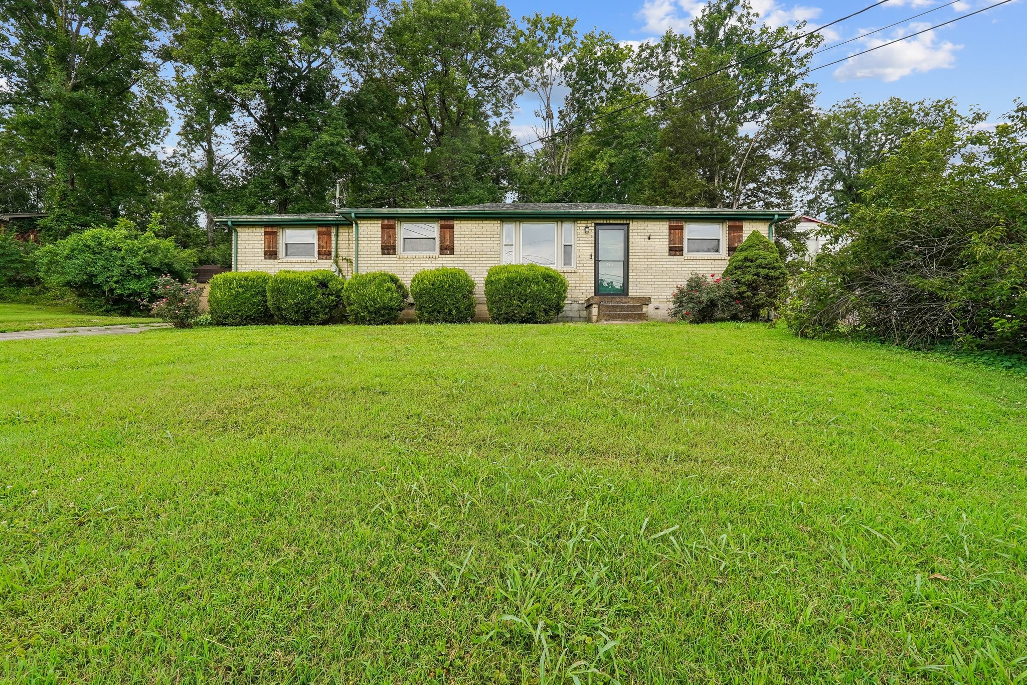375 Spring Valley Dr Property Photo 1