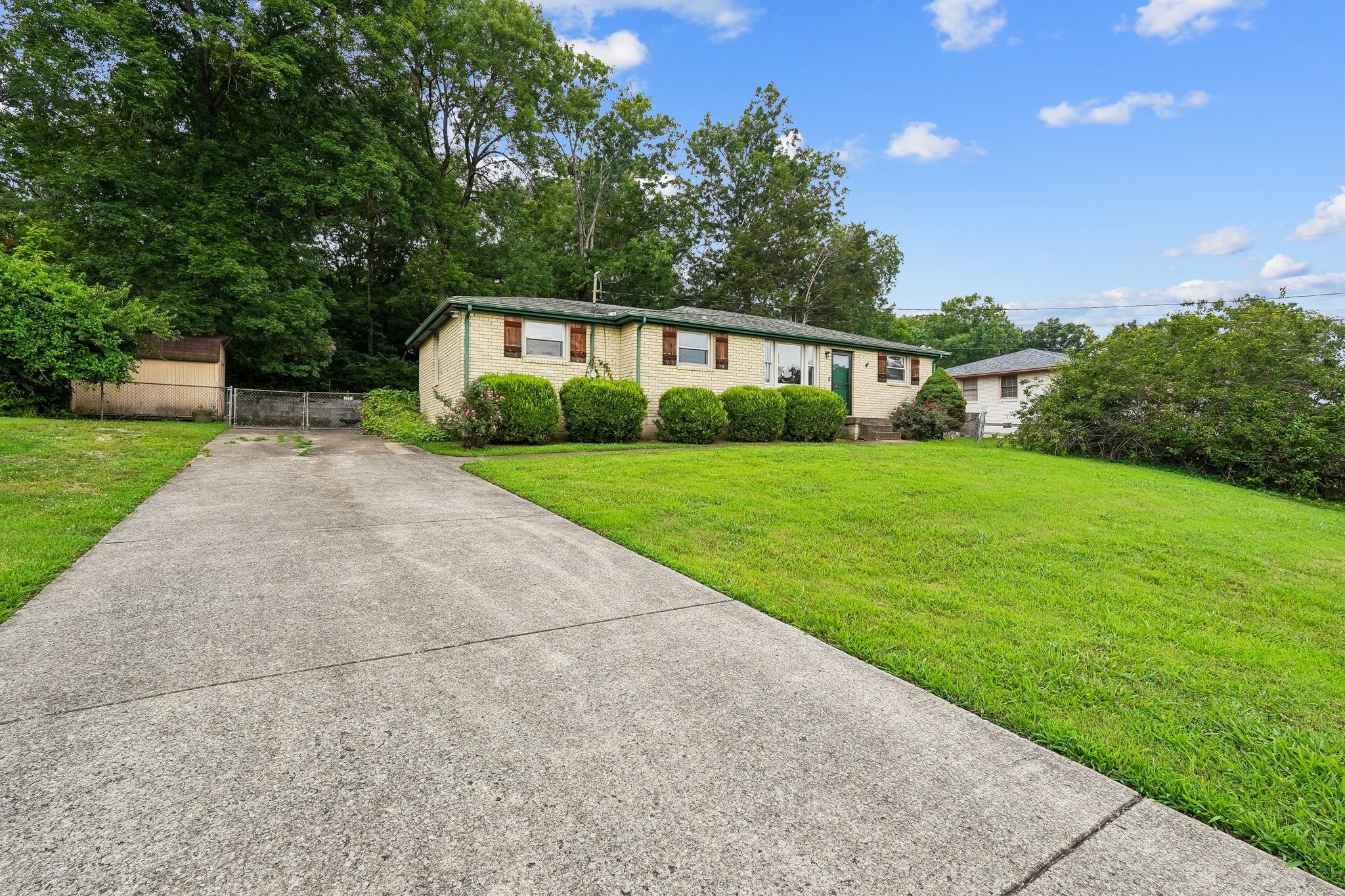375 Spring Valley Dr Property Photo 2