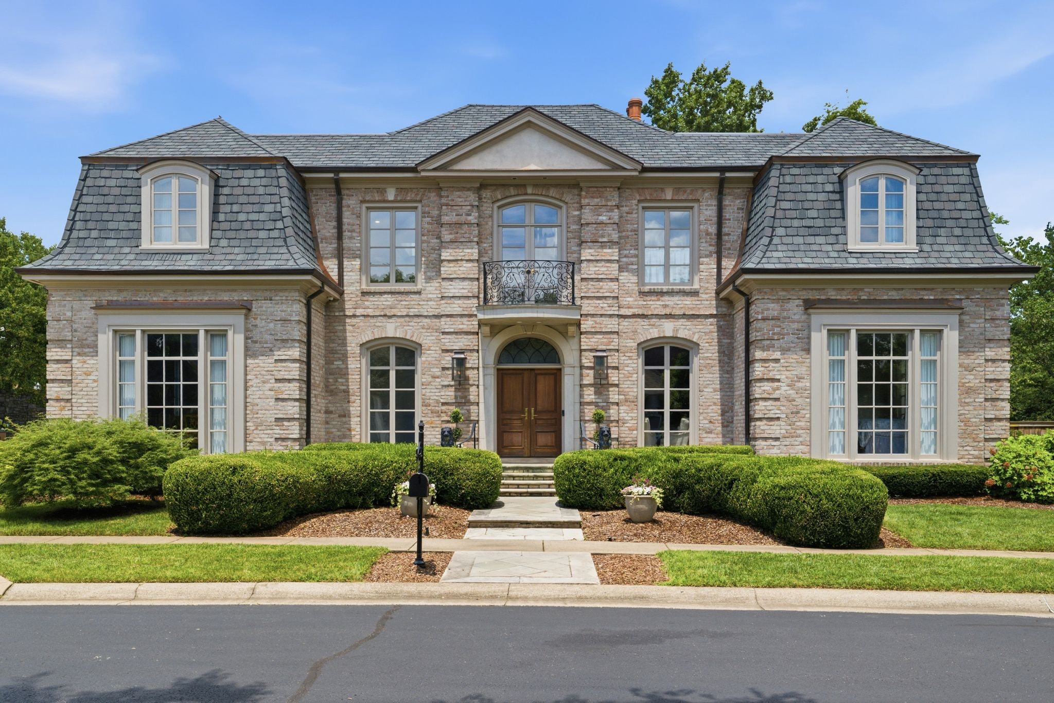 540 Close Ln