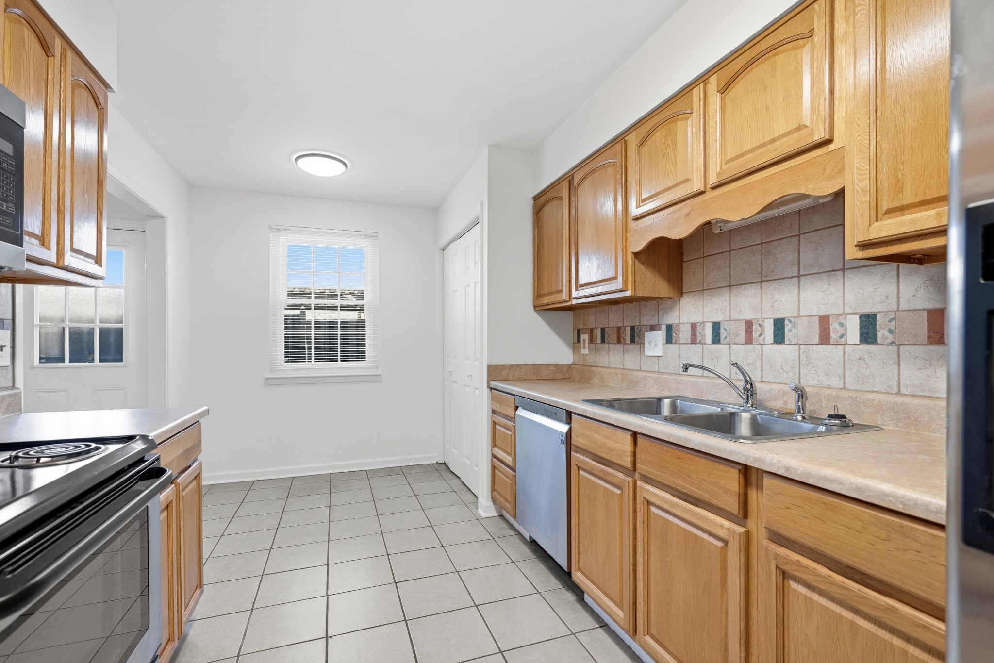 1016 Todd Preis Dr Property Photo 10