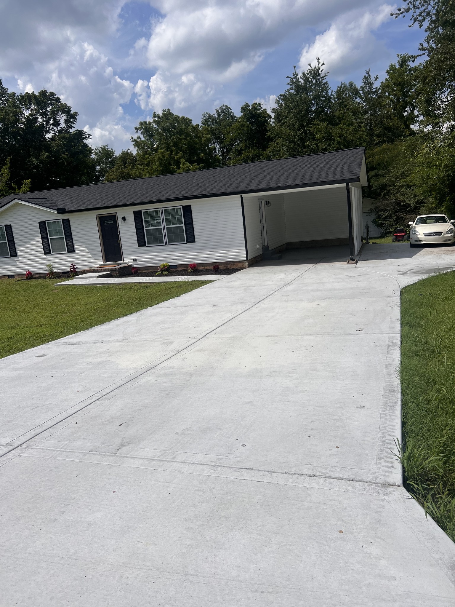 2468 River Oaks Dr Property Photo 1
