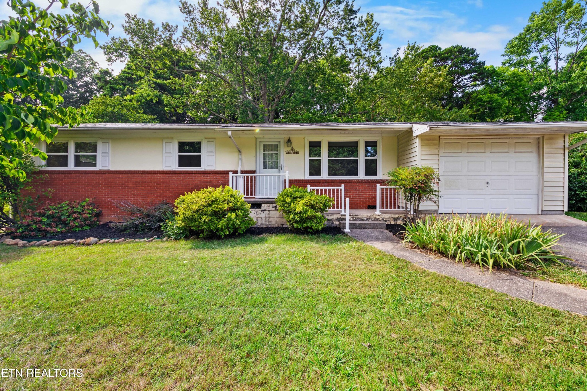 2001 Nandina Drive Property Photo 1