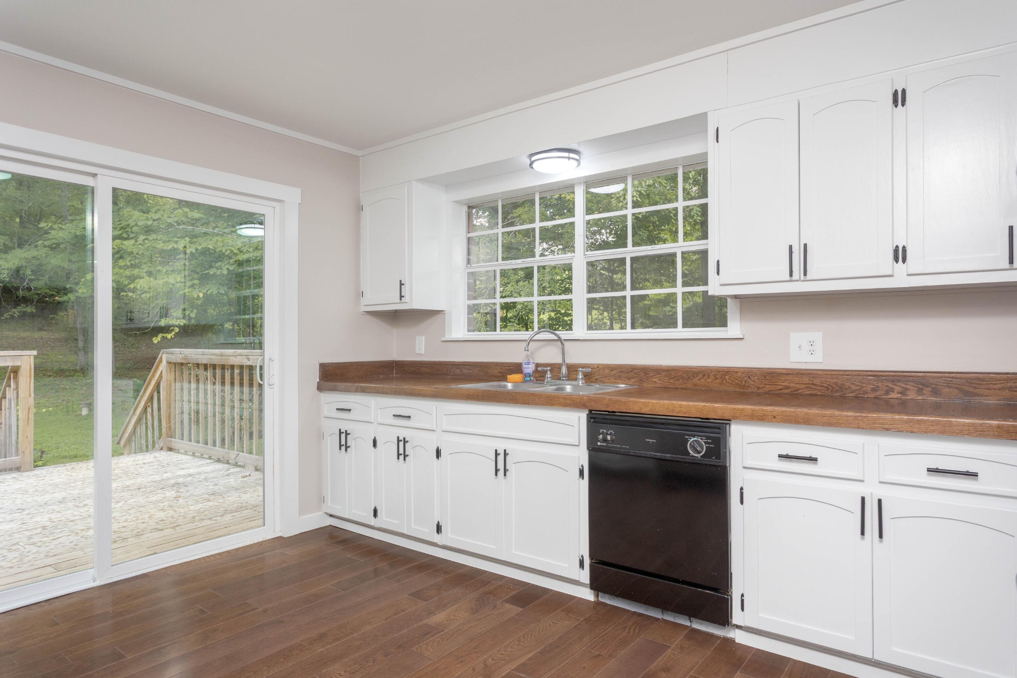 547 Van Davis Road, Nw Property Photo 10