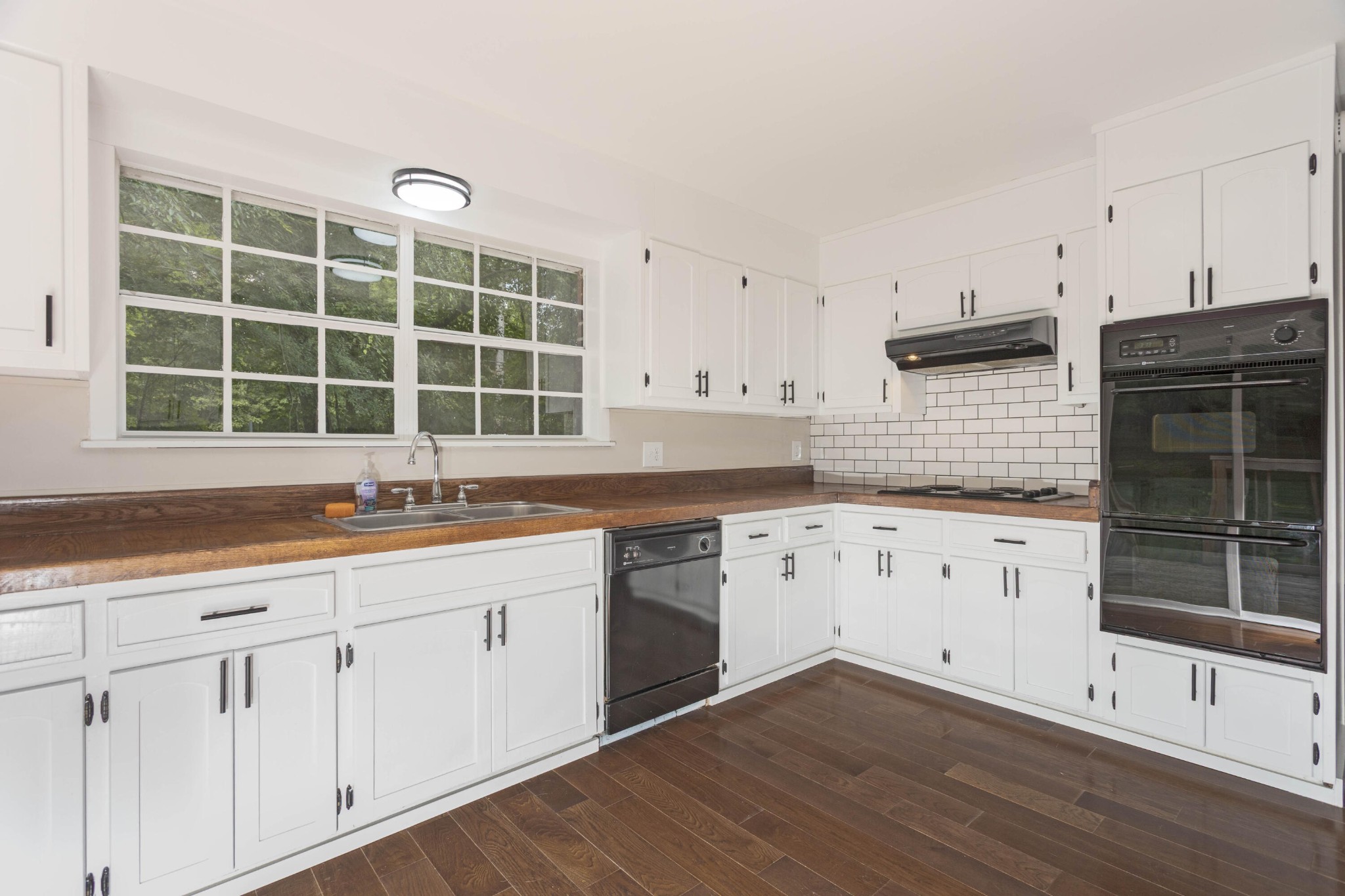 547 Van Davis Road, Nw Property Photo 11