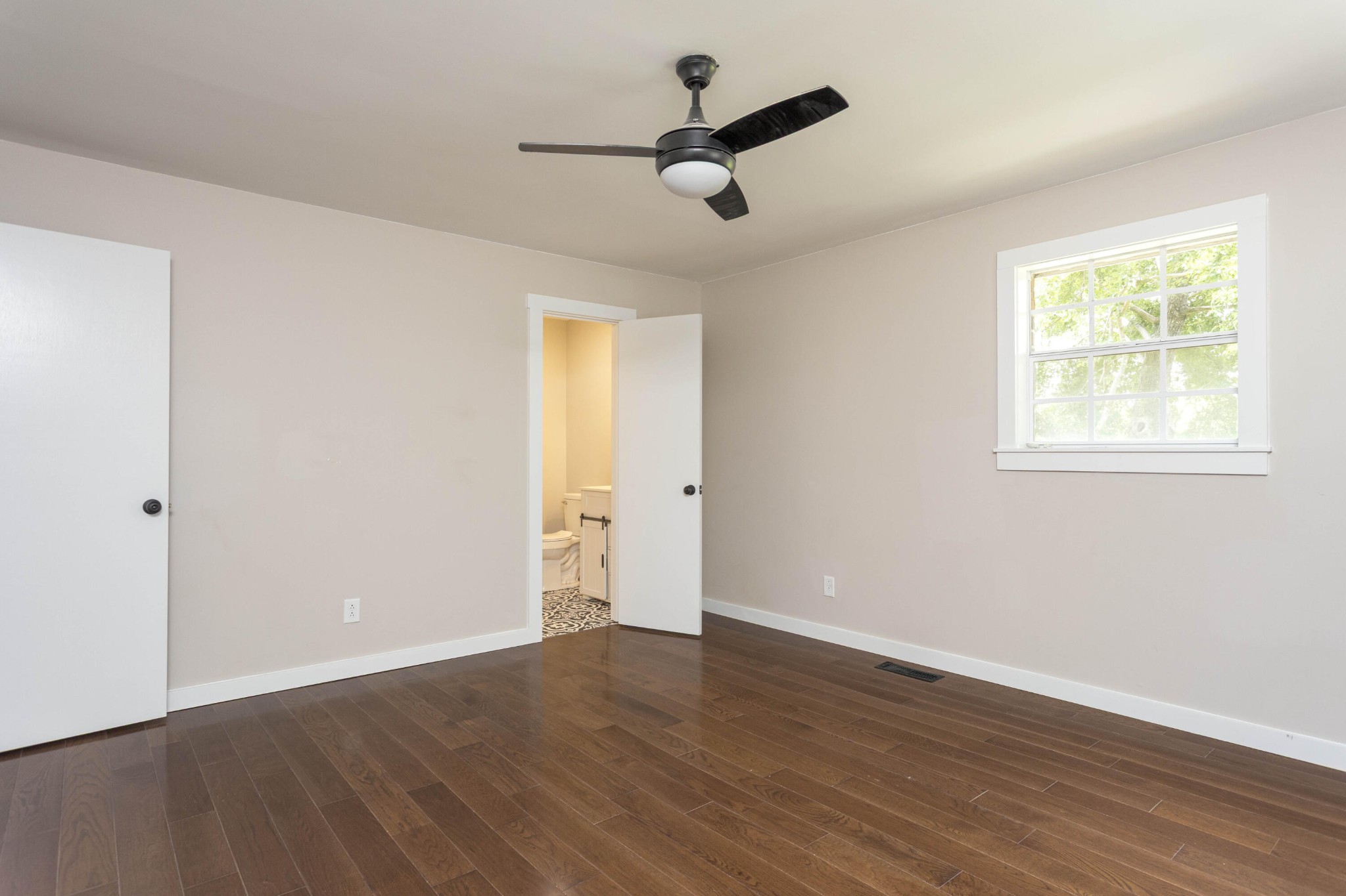 547 Van Davis Road, Nw Property Photo 14