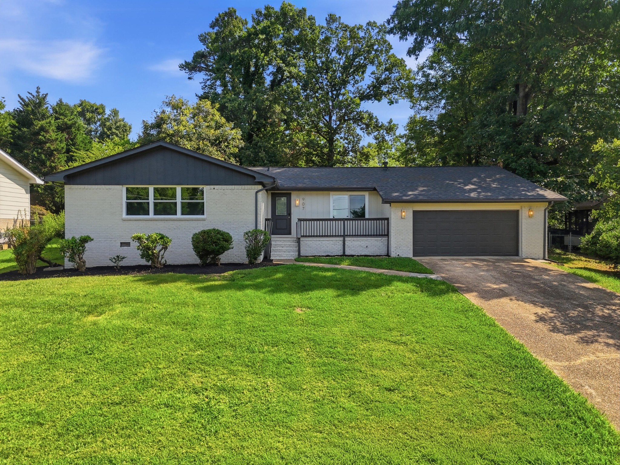 907 Wesley Drive Property Photo 1