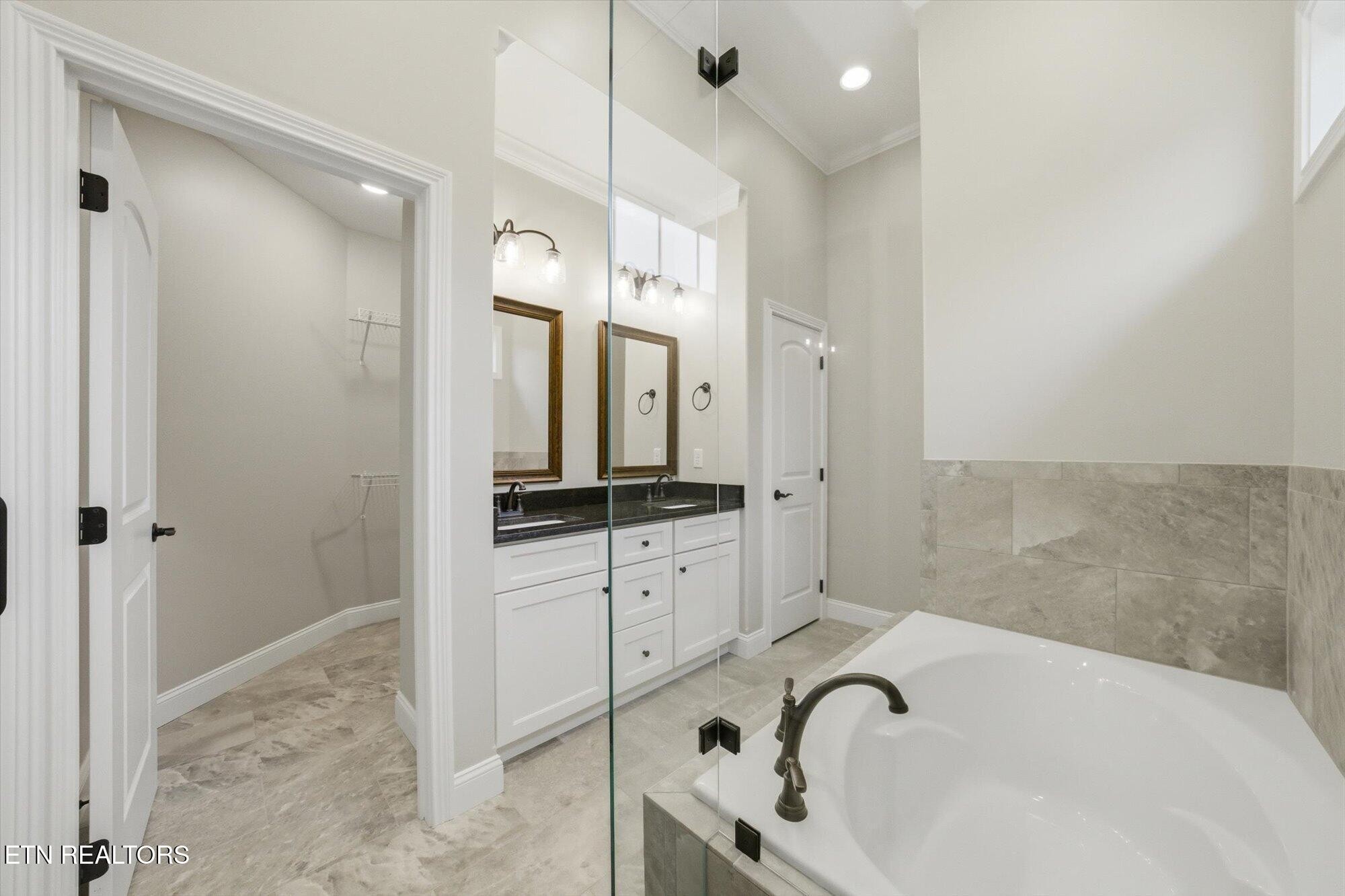 224 Lake View Point Property Photo 12