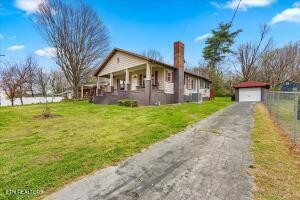 109 Fisher St Property Photo 2