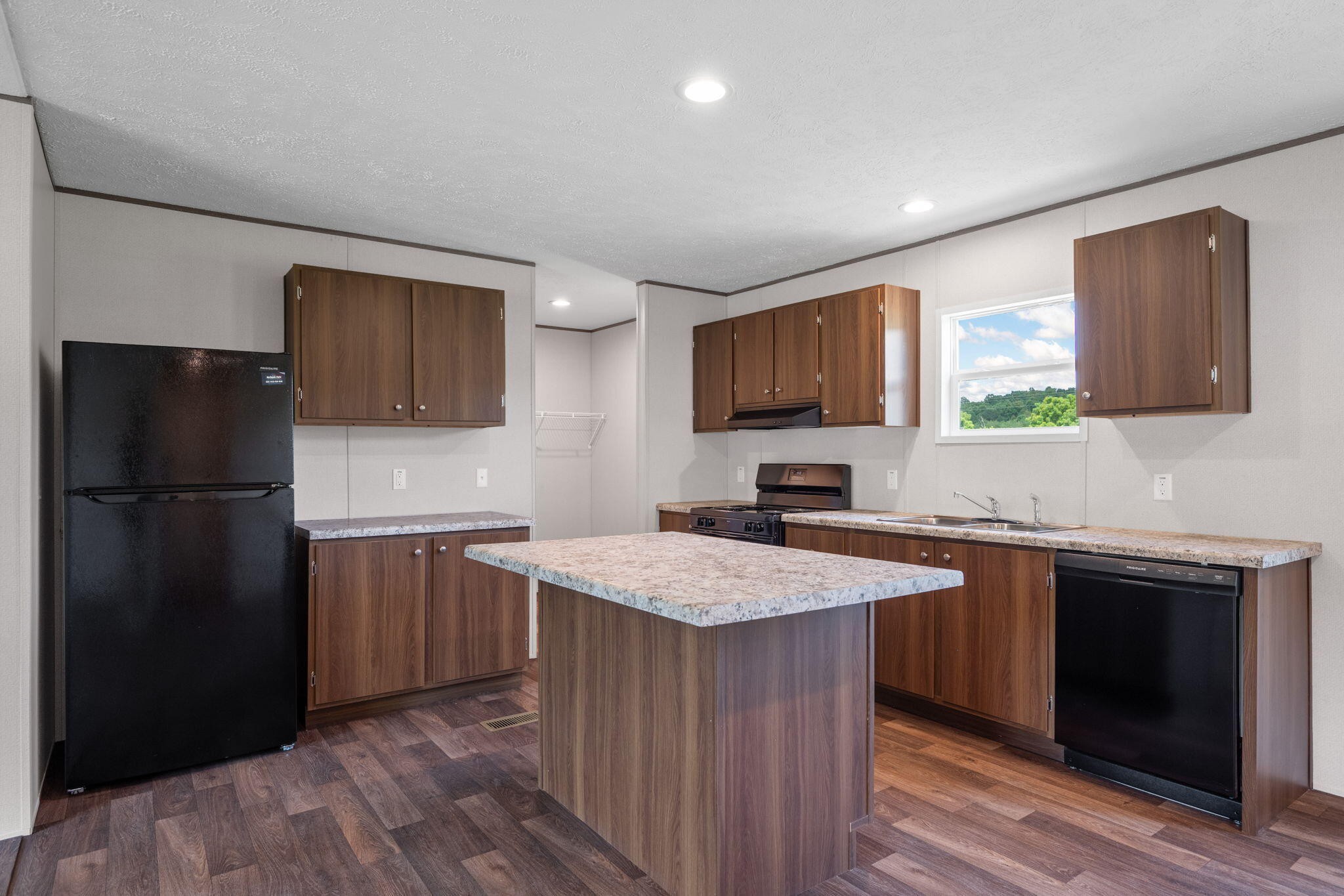142 Meadow View Property Photo 7