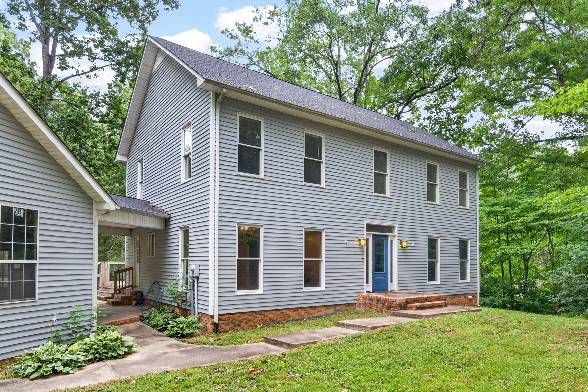 1945 Forest Cir, SW