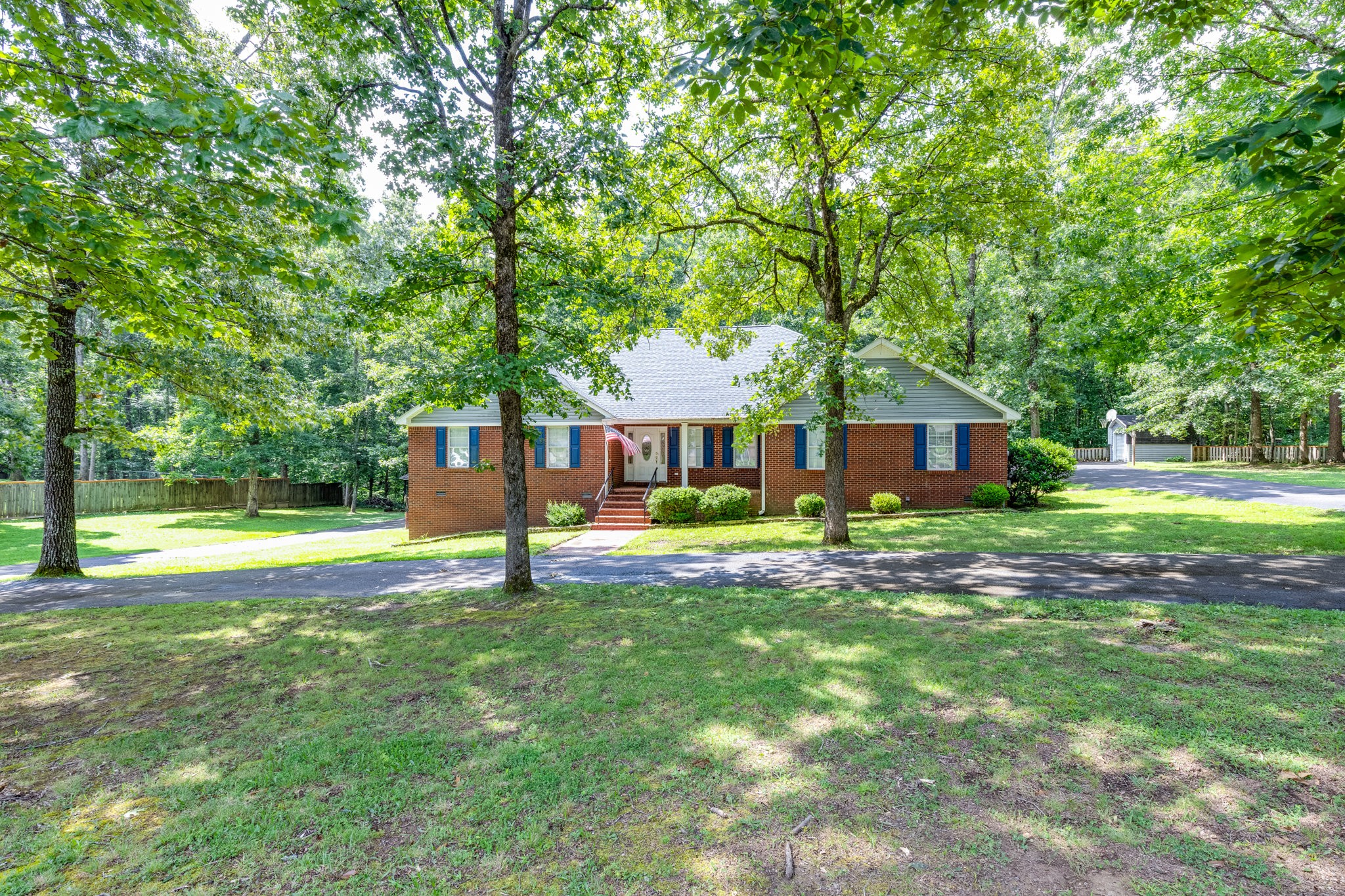 106 Parkwood Ln Property Photo 1