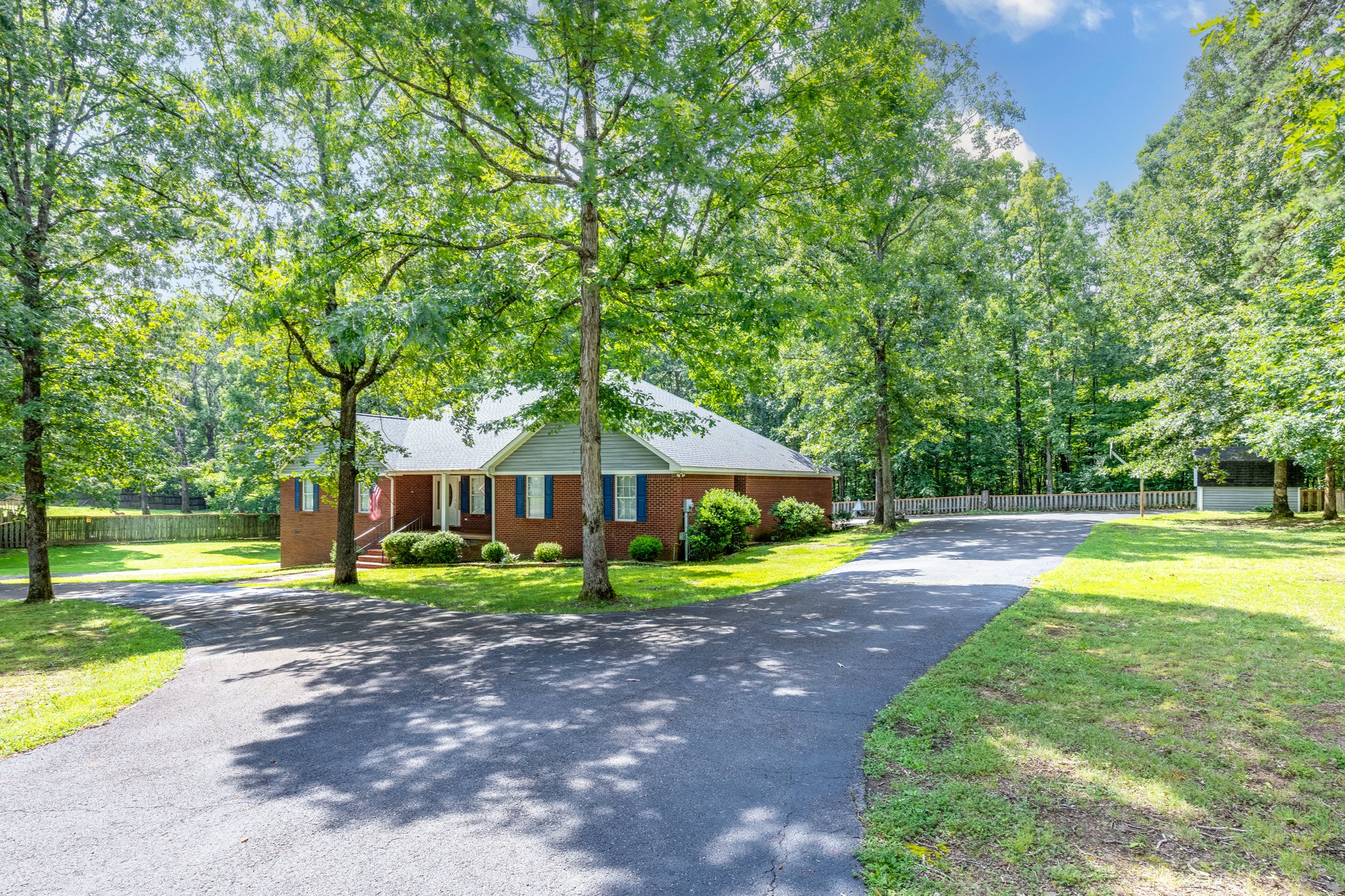 106 Parkwood Ln Property Photo 1