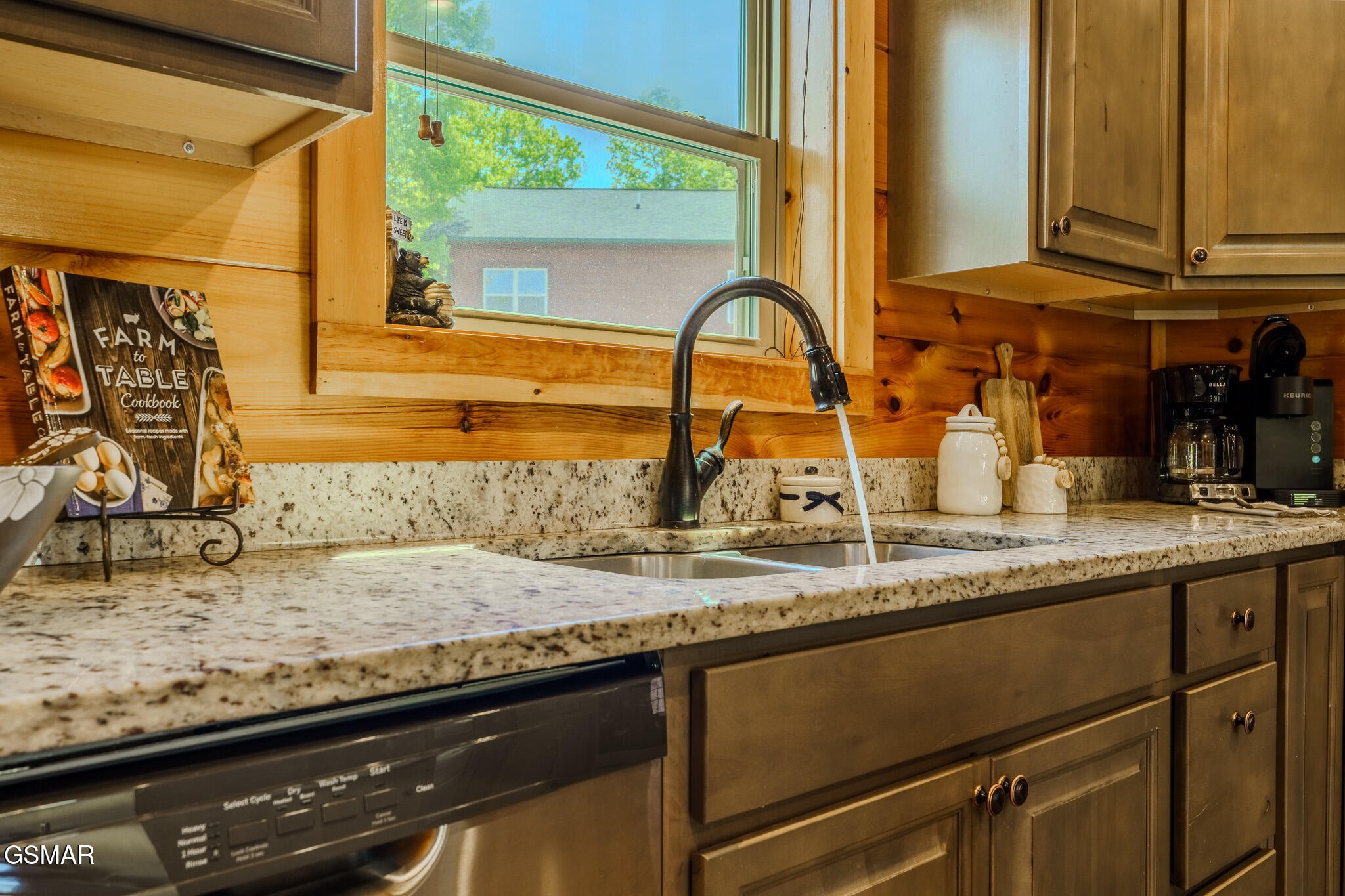 1116 Greenbriar Village Lane Property Photo 6