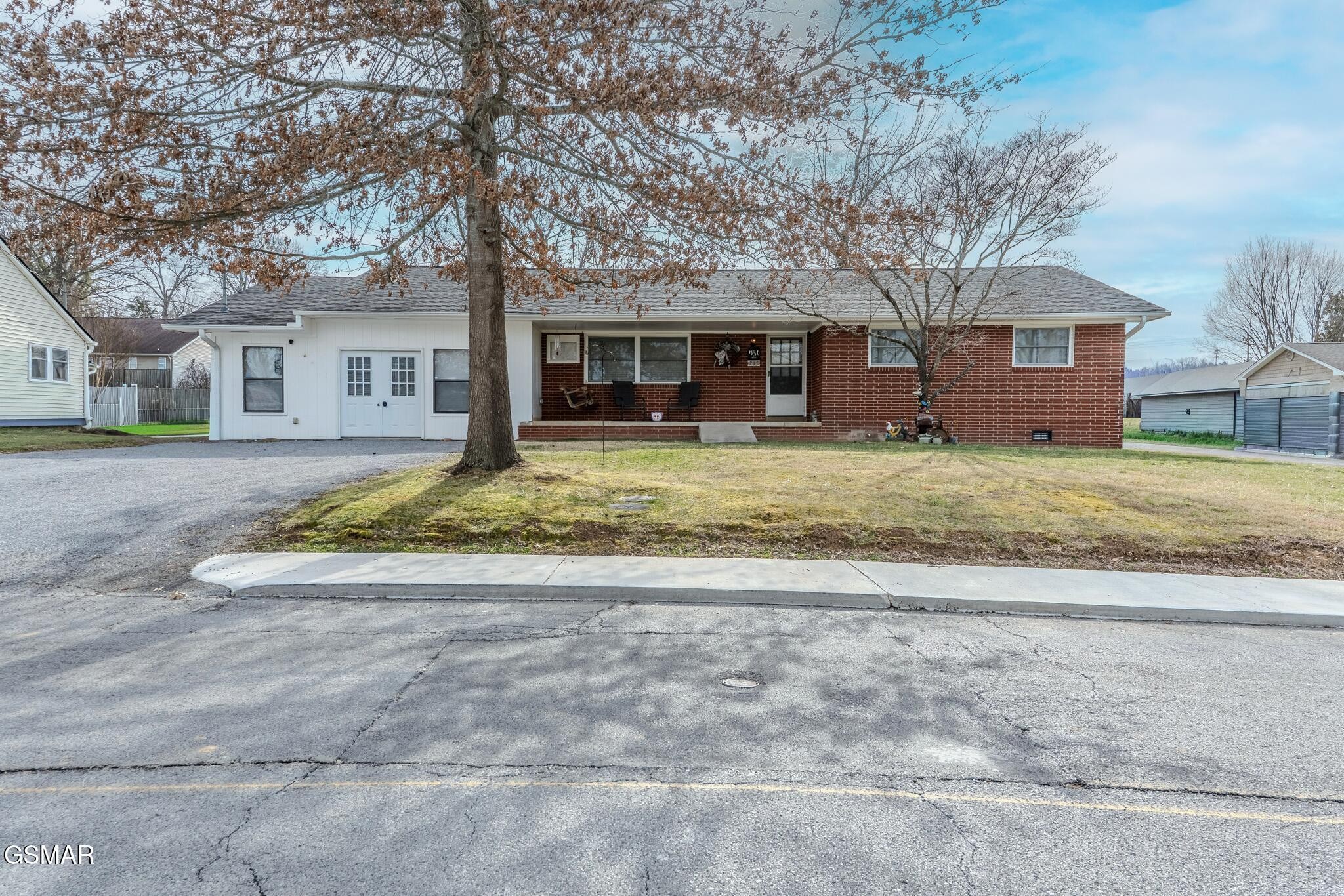 215 Valley Drive Property Photo 1