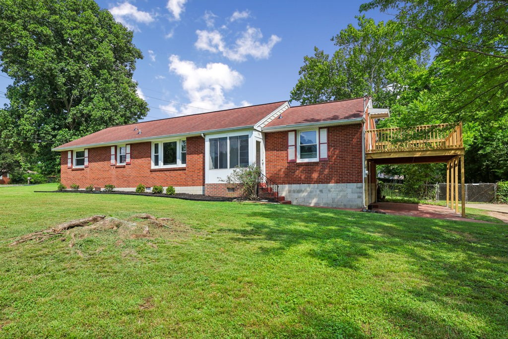 900 Radford Dr Property Photo 1