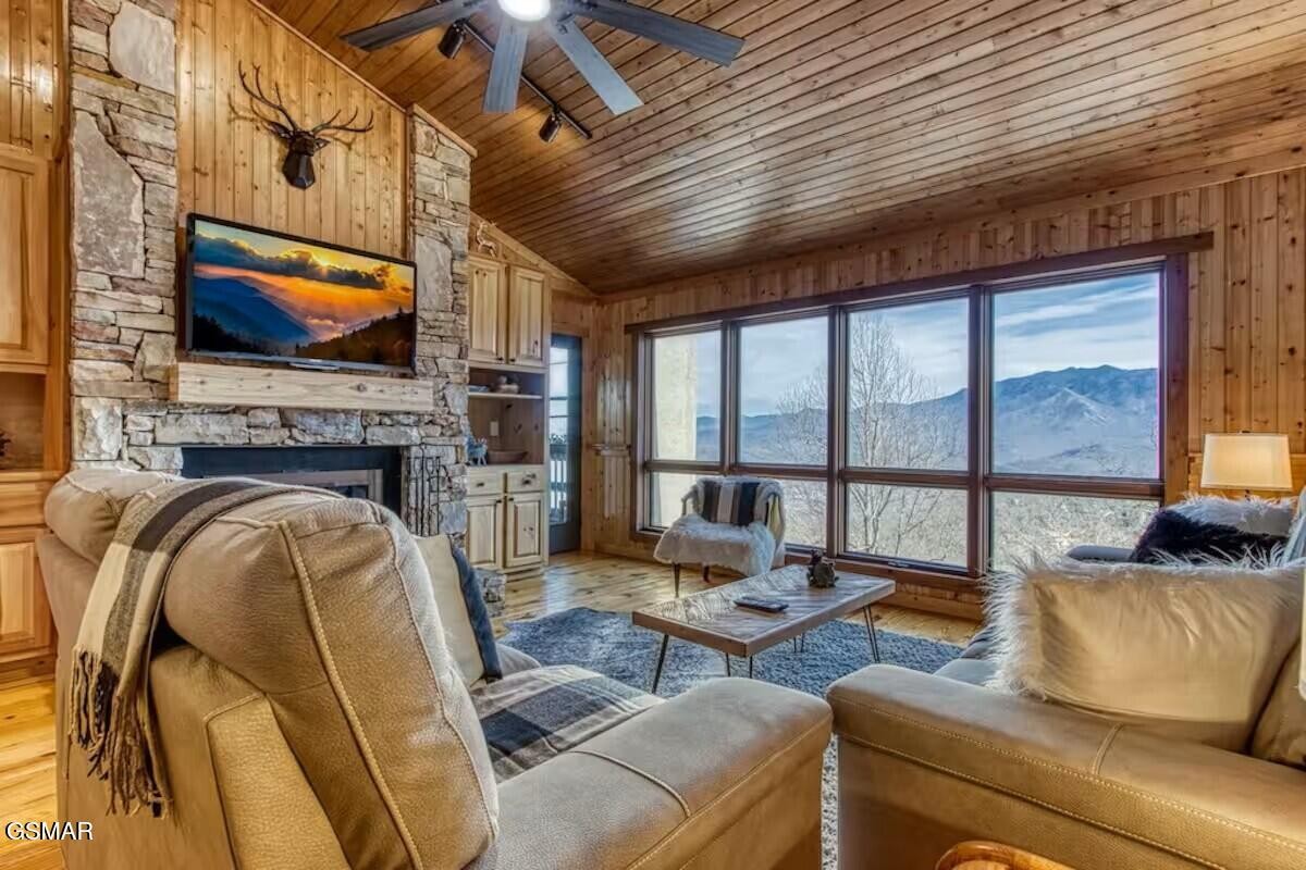 1130 Ski View Drive Property Photo 2