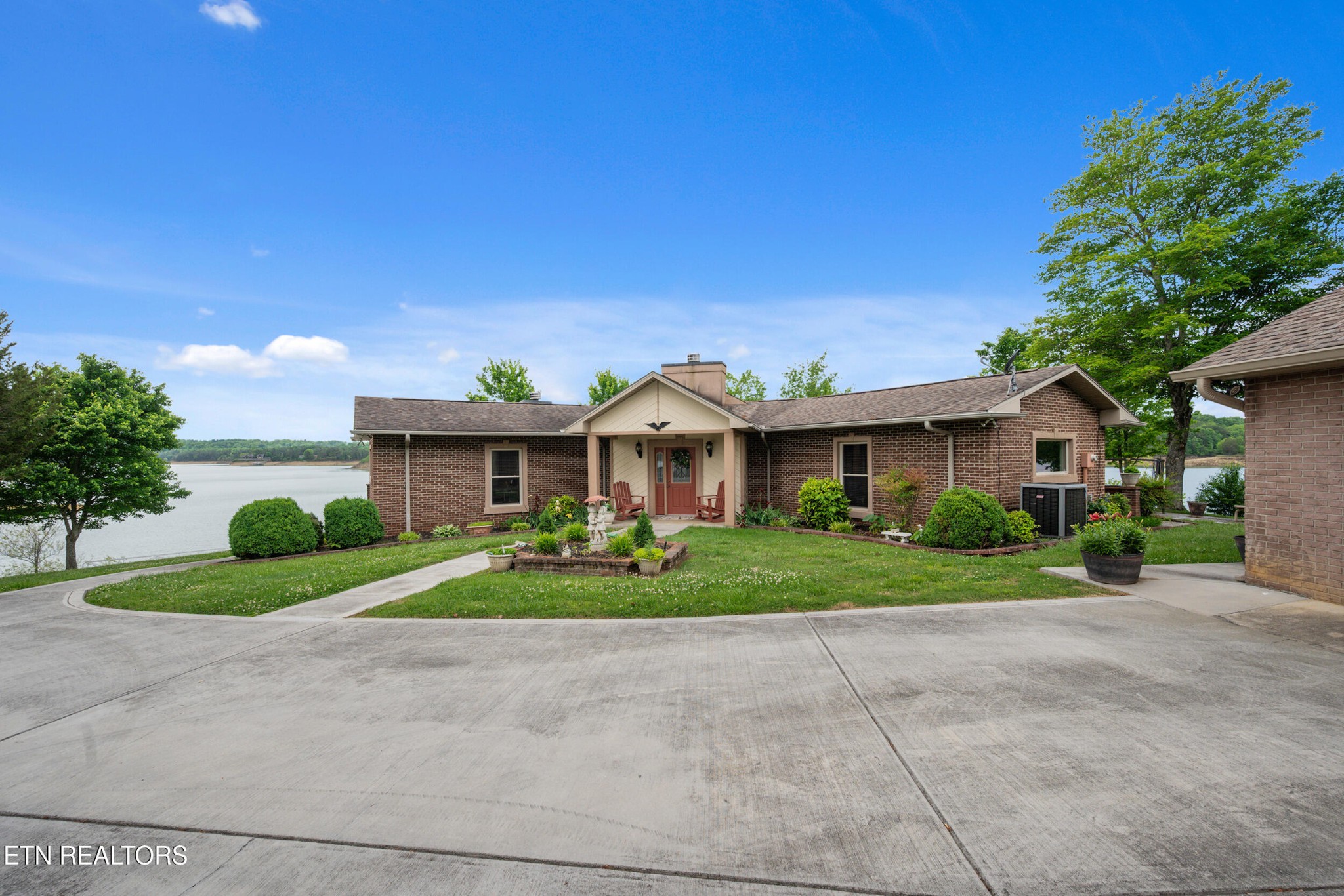 901 Lake Smoky Rd