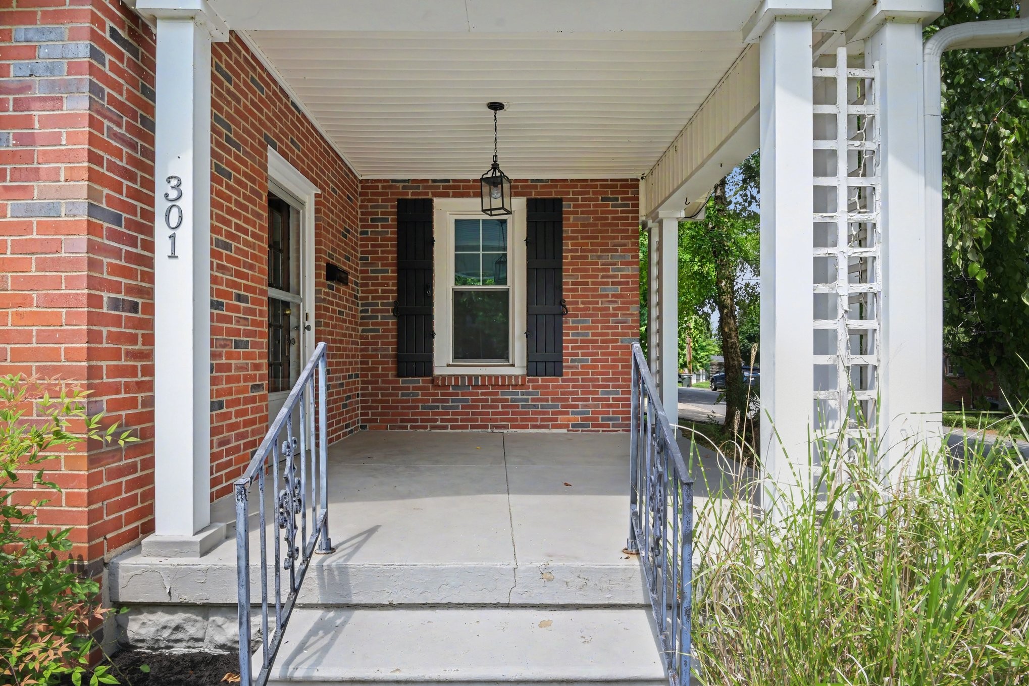 301 Garner St Property Photo 3