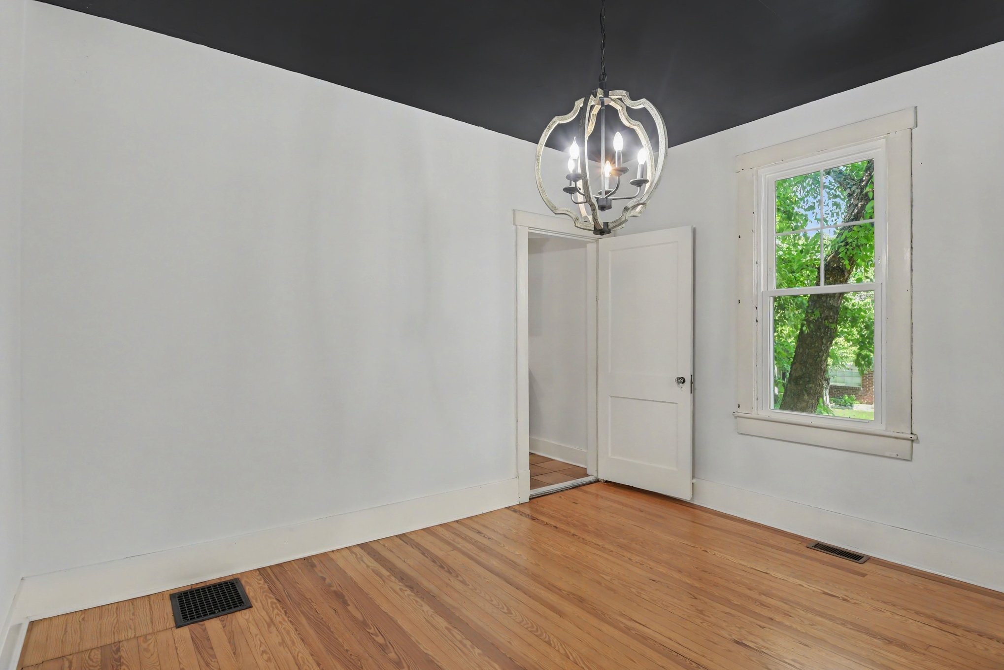 301 Garner St Property Photo 7