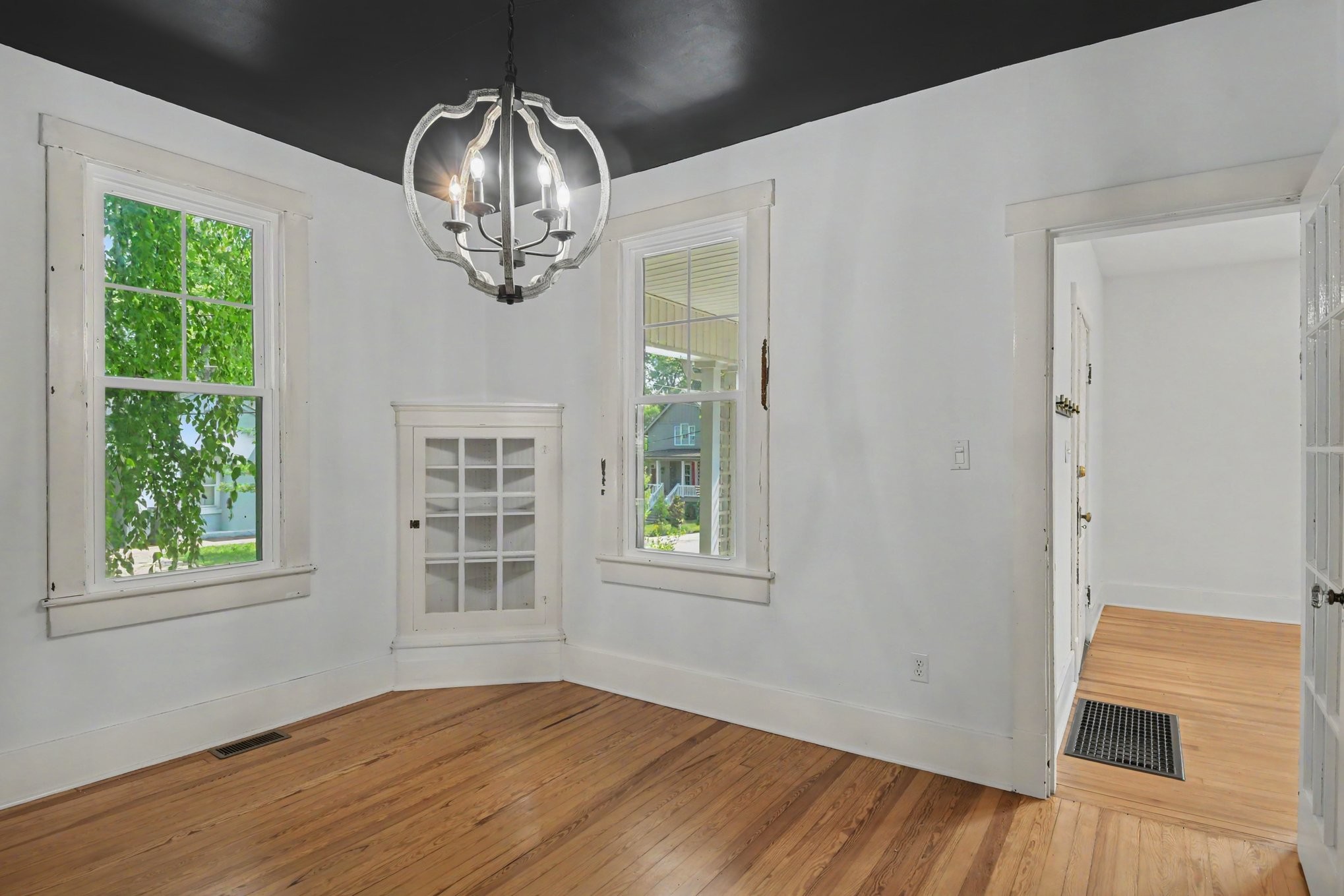 301 Garner St Property Photo 8