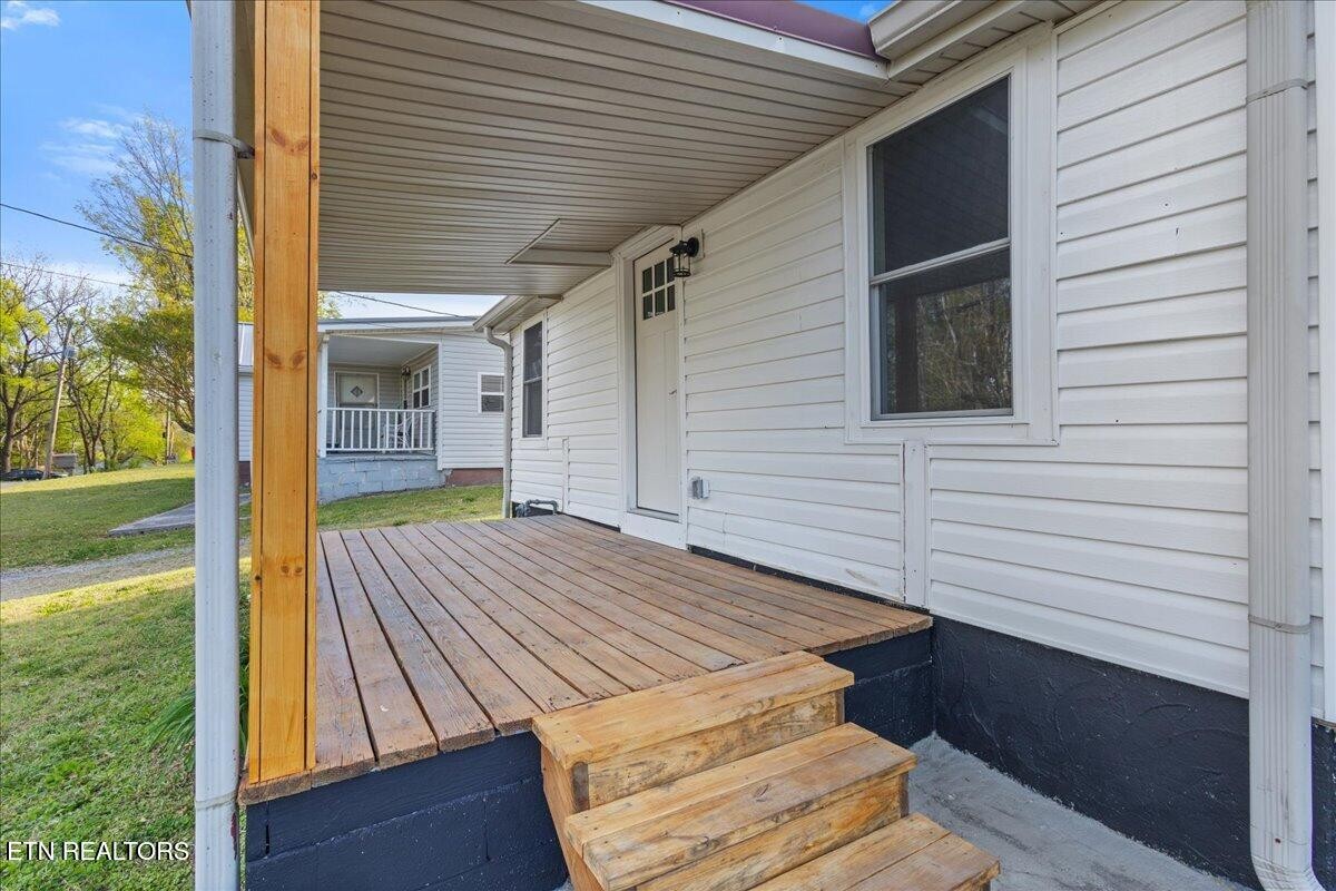 925 Lang Street Se Property Photo 2