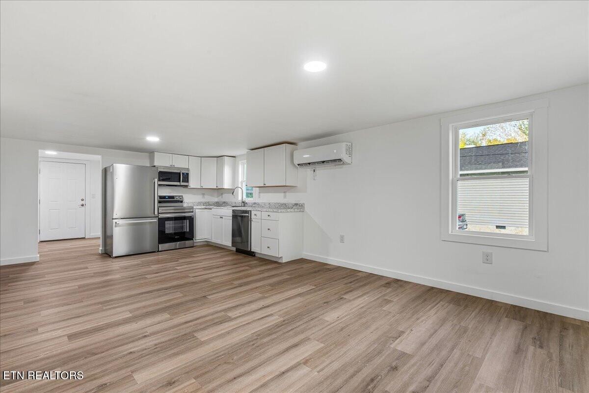 925 Lang Street Se Property Photo 3
