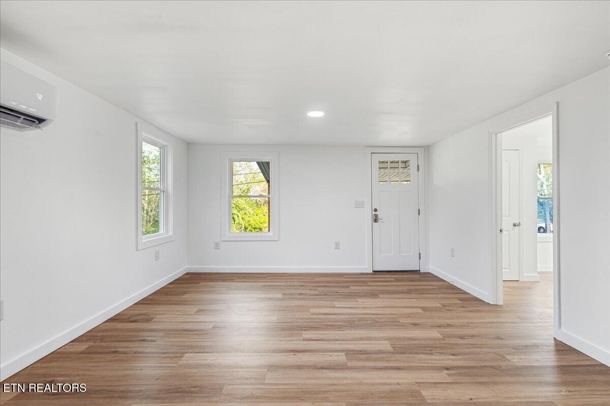 925 Lang Street Se Property Photo 5