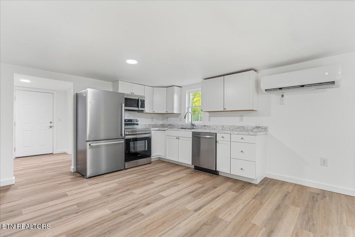 925 Lang Street Se Property Photo 7