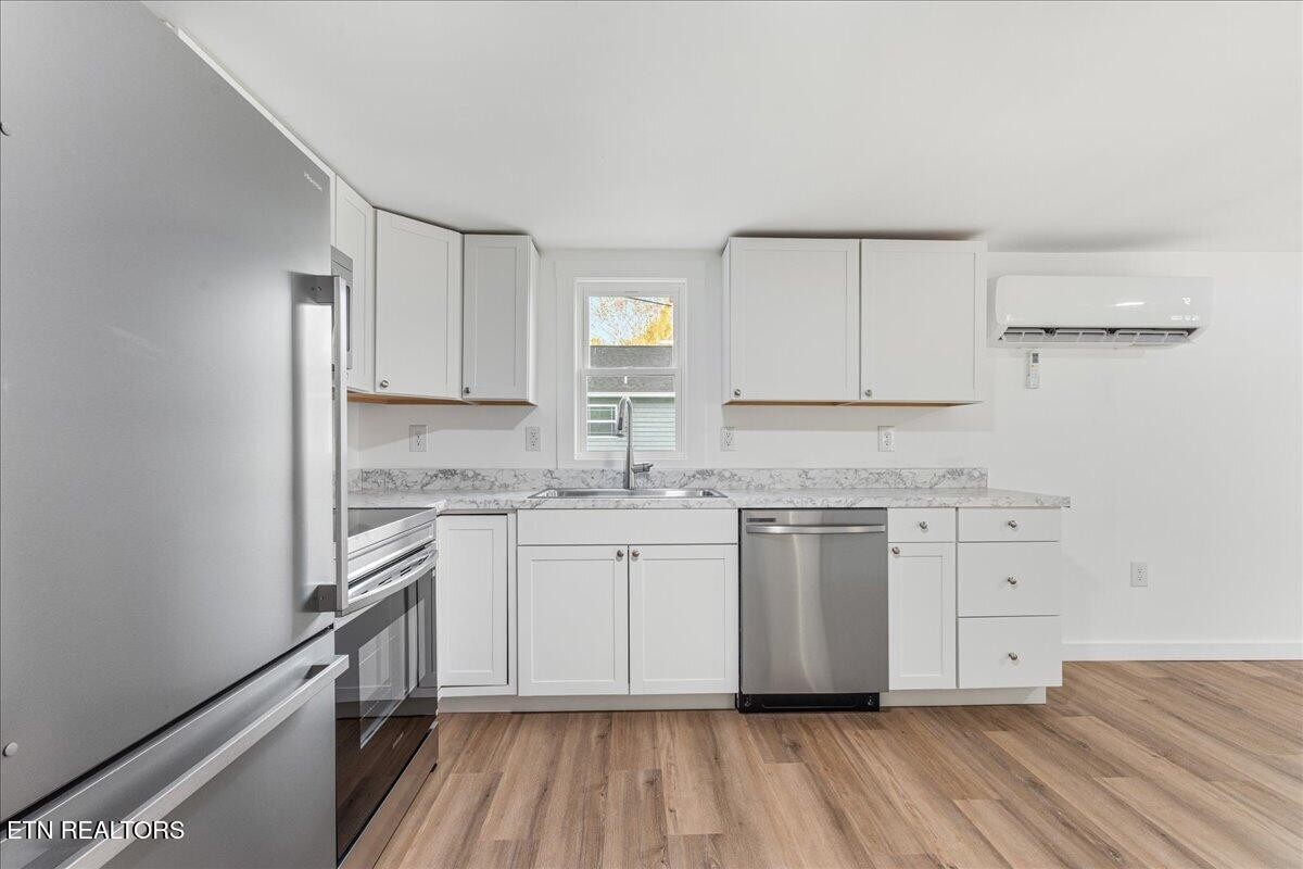 925 Lang Street Se Property Photo 8
