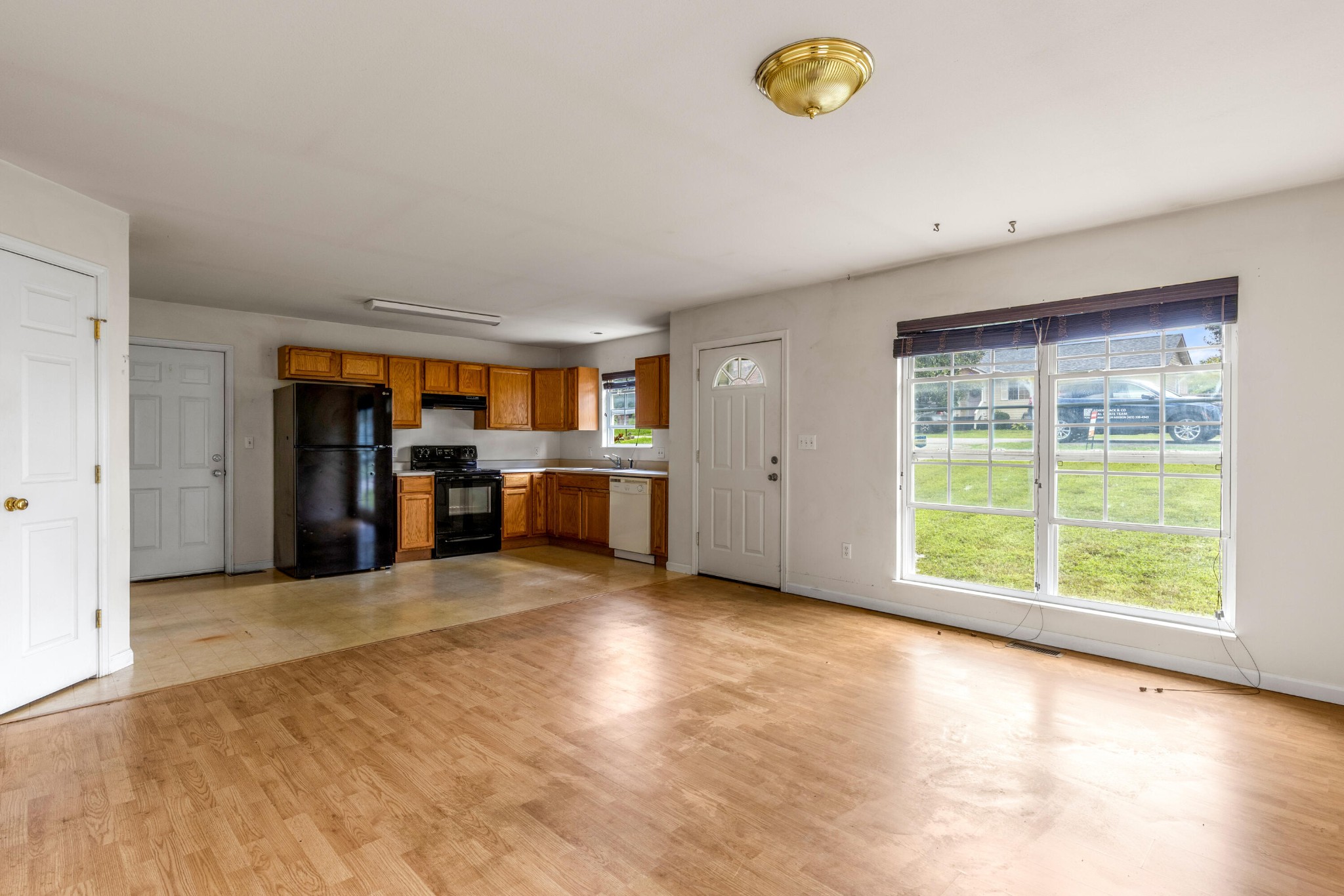 232 W Edison Street Property Photo 6