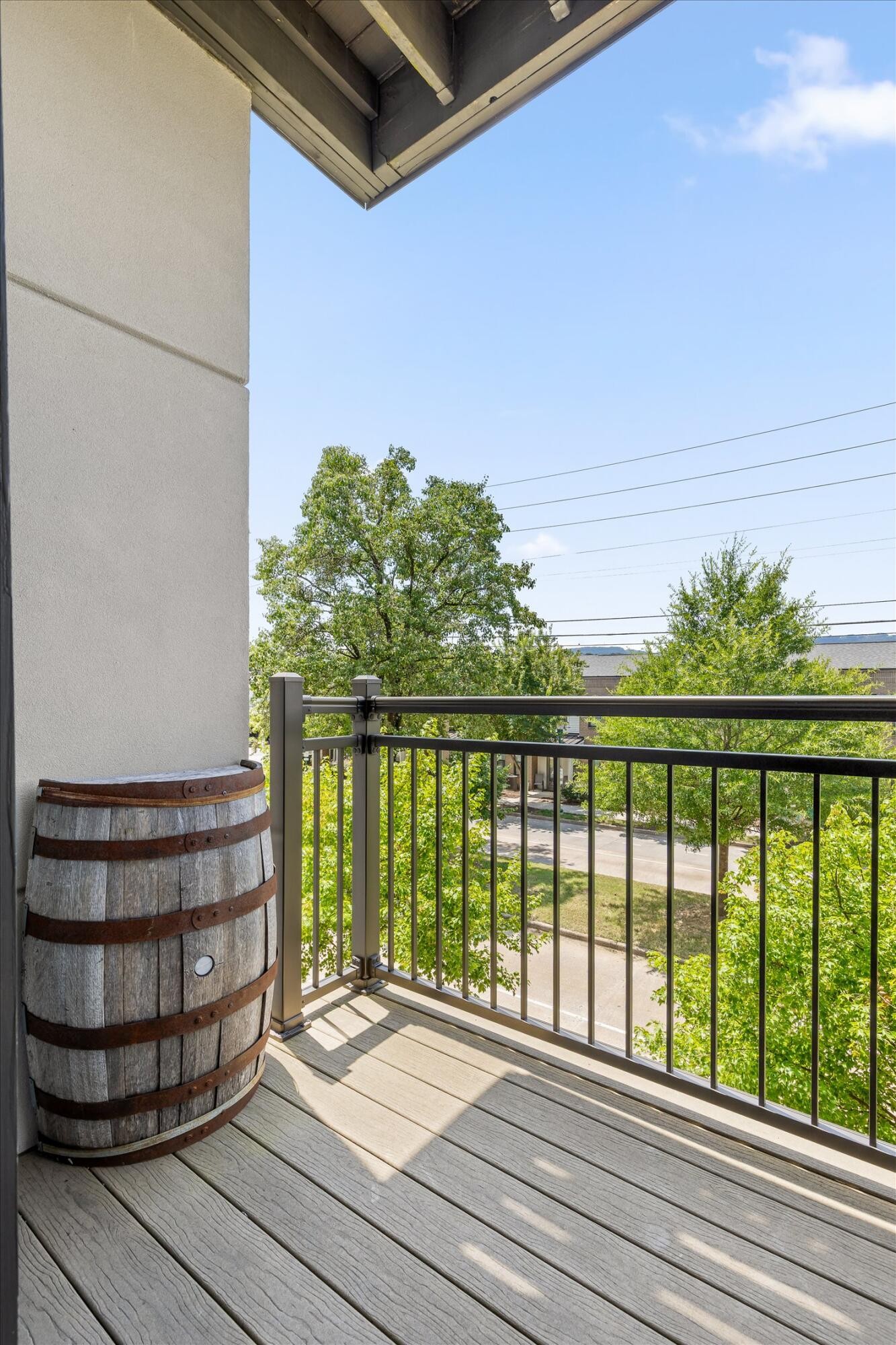 782 Riverfront Parkway Property Photo 5