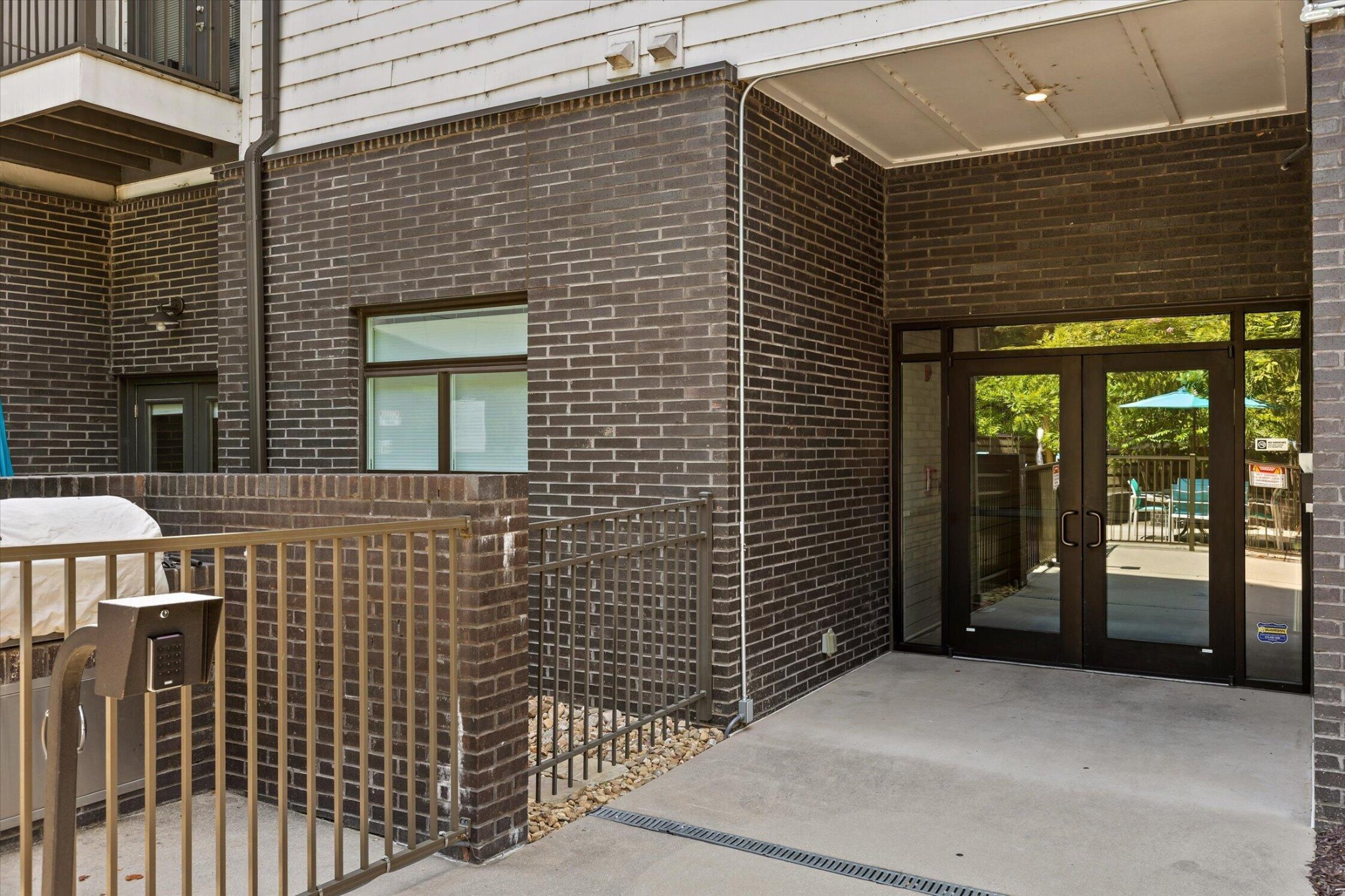 782 Riverfront Parkway Property Photo 7