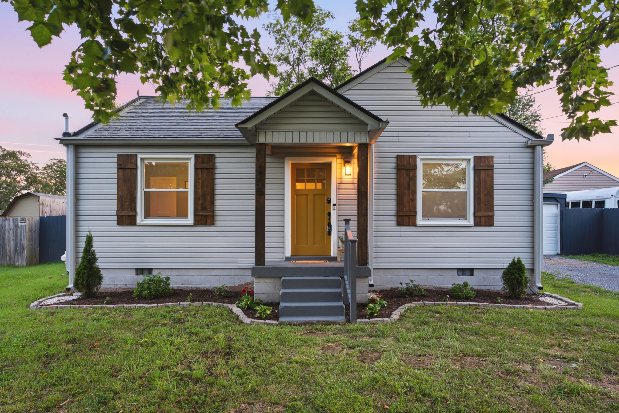 2215 Weona Dr Property Photo 1