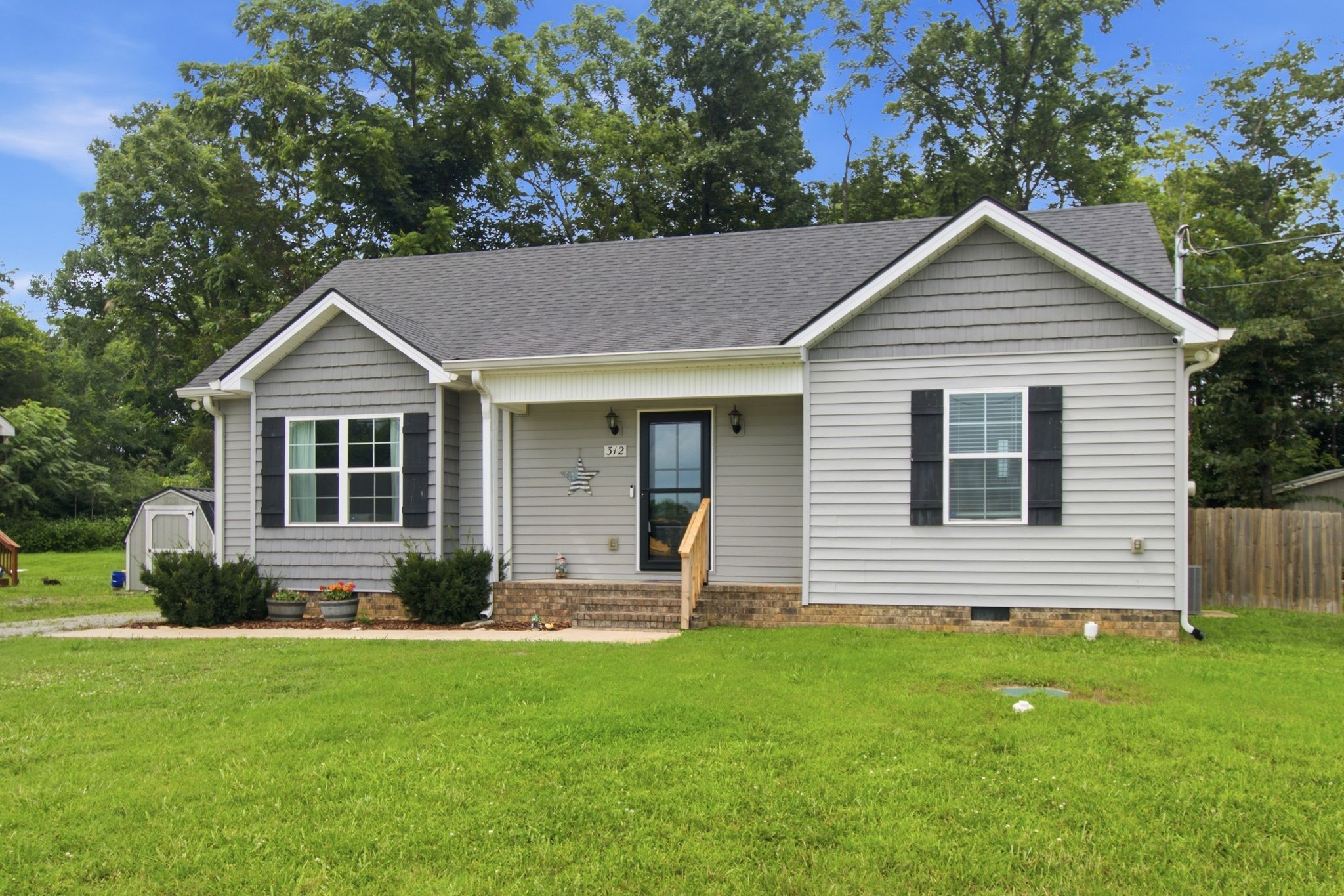 312 Spring Creek St Property Photo 1
