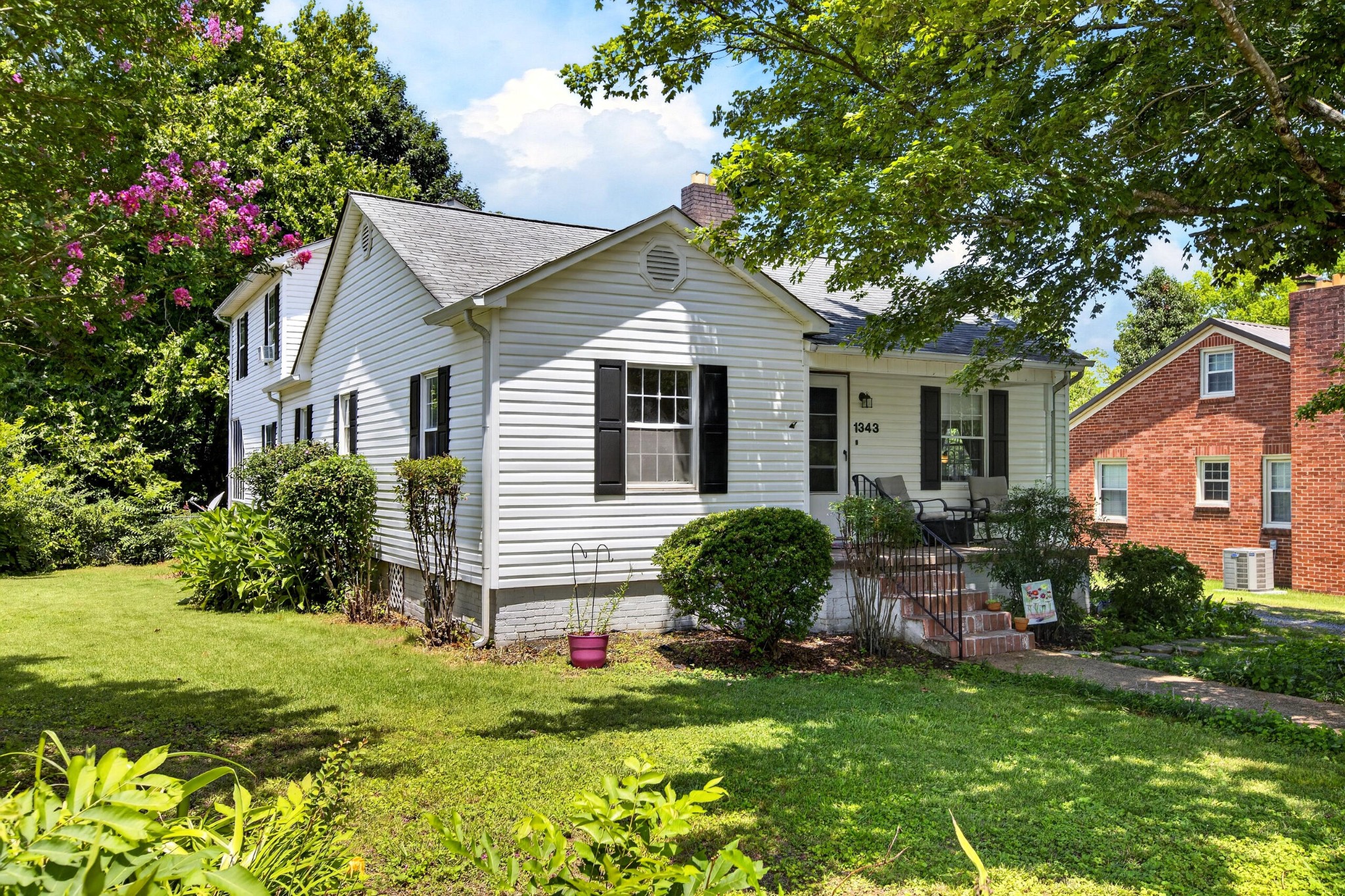1343 Brown Avenue, Nw Property Photo 3