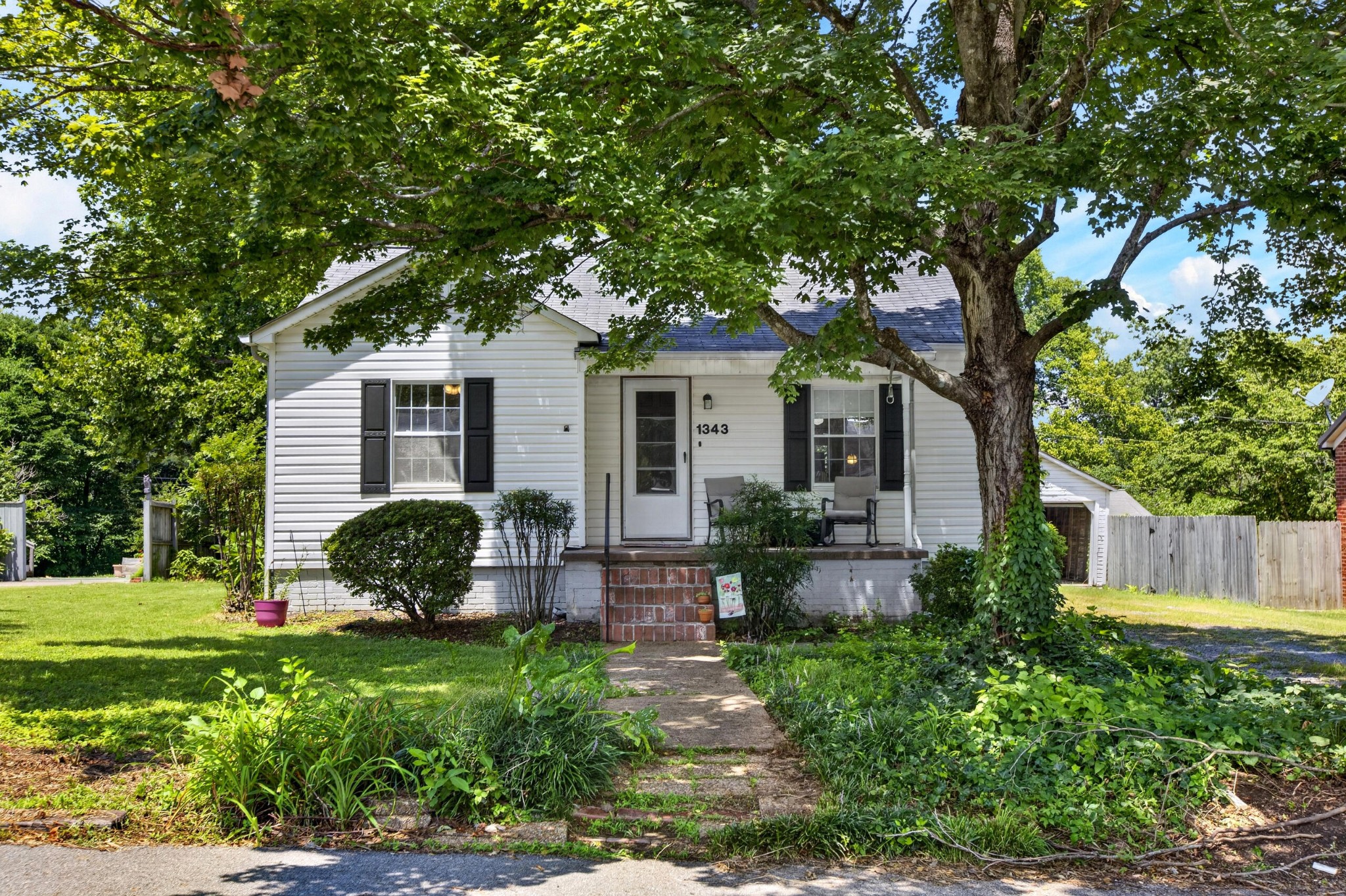 1343 Brown Avenue, Nw Property Photo 4