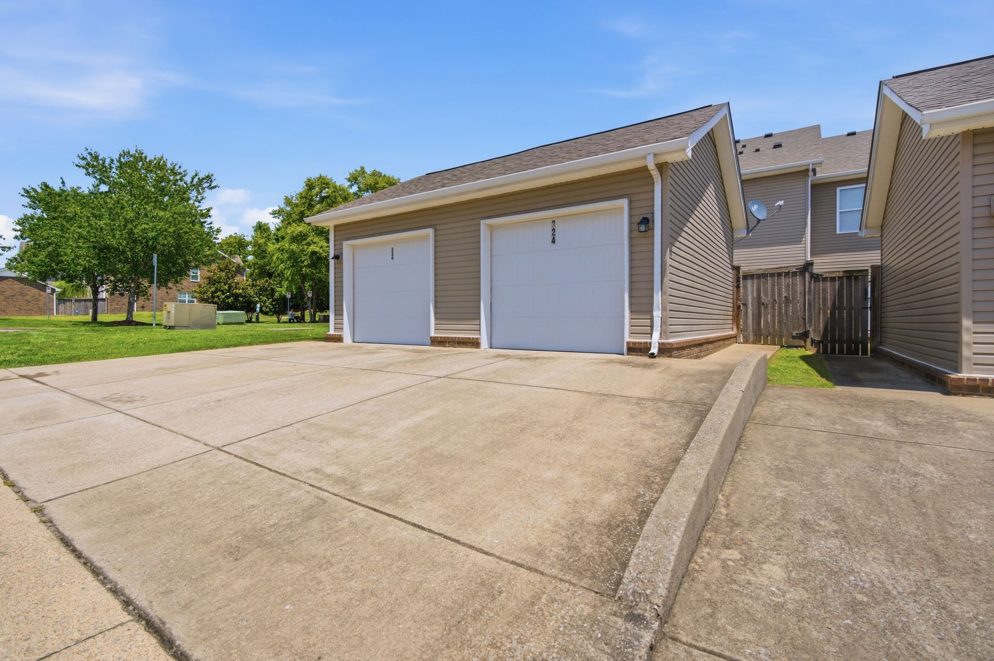 324 Mapleton Aly Property Photo 27