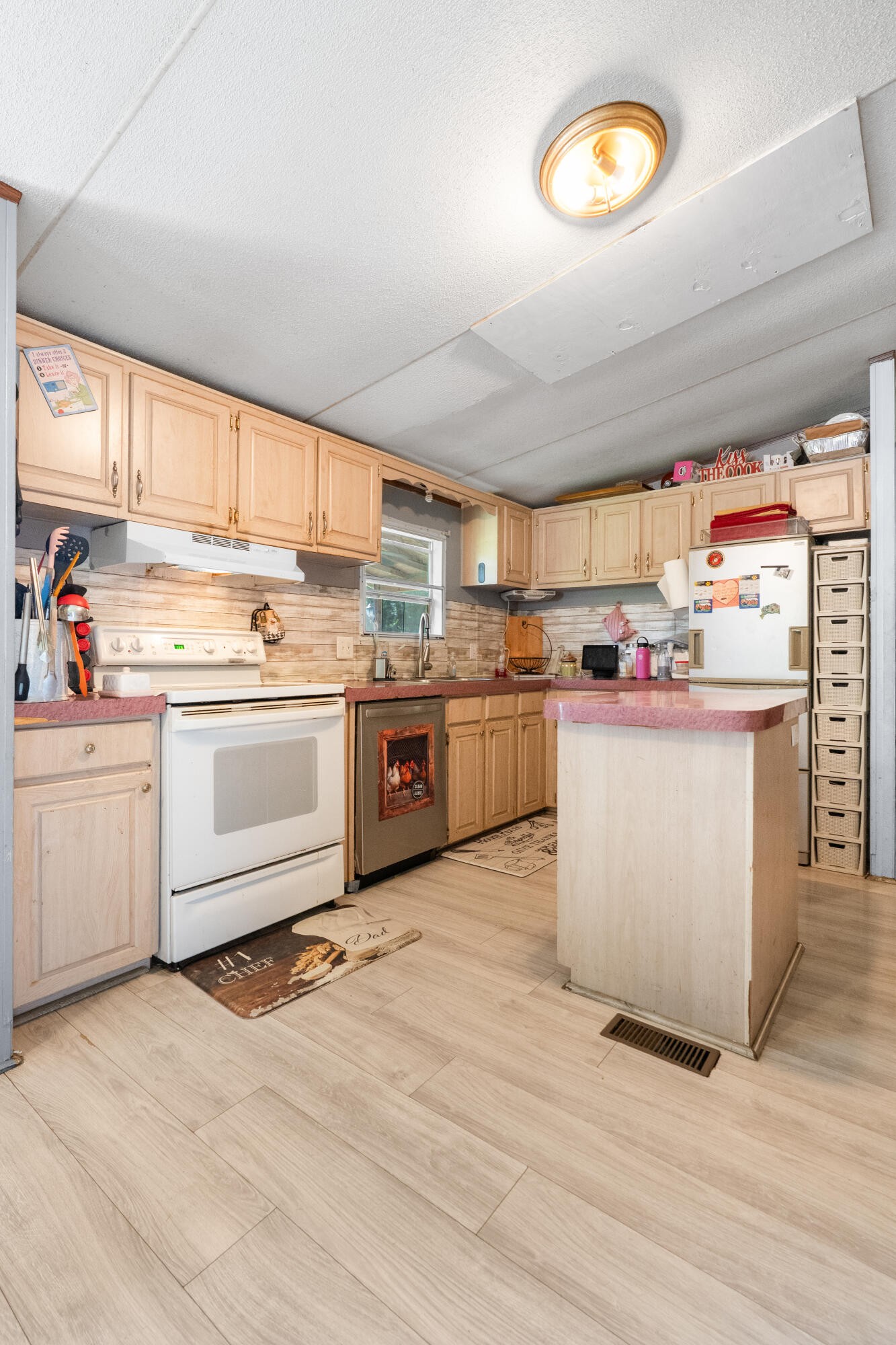 1006 Highway 2 Property Photo 9