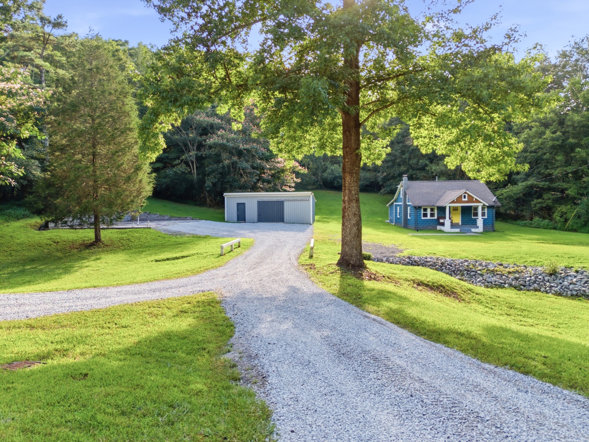 1199 Hillcrest Rd Property Photo 3