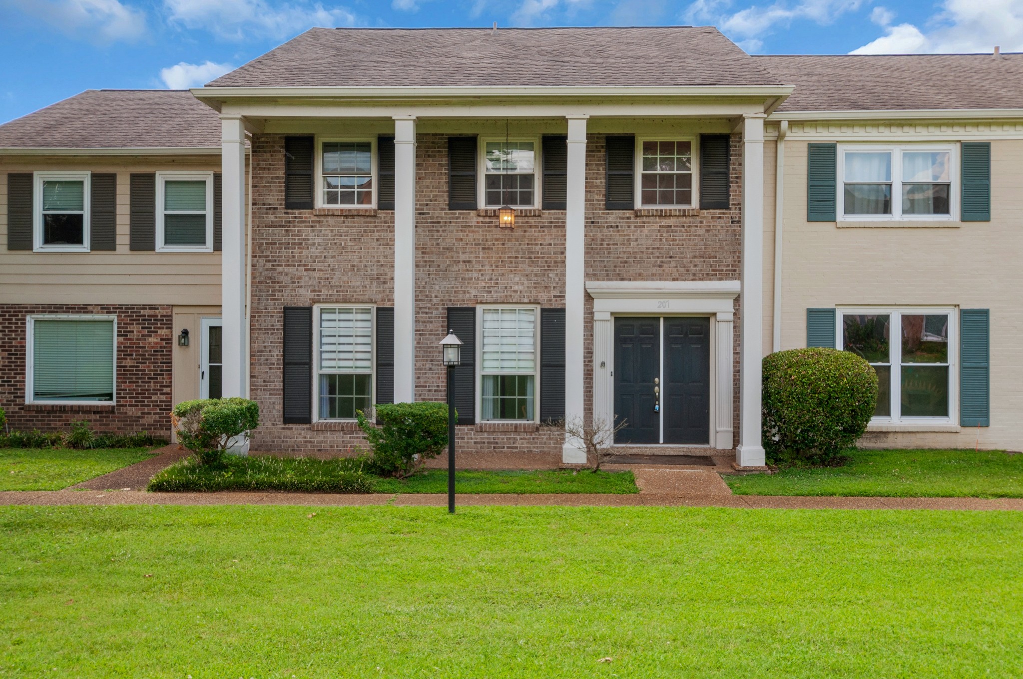 207 Plantation Ct Property Photo 1
