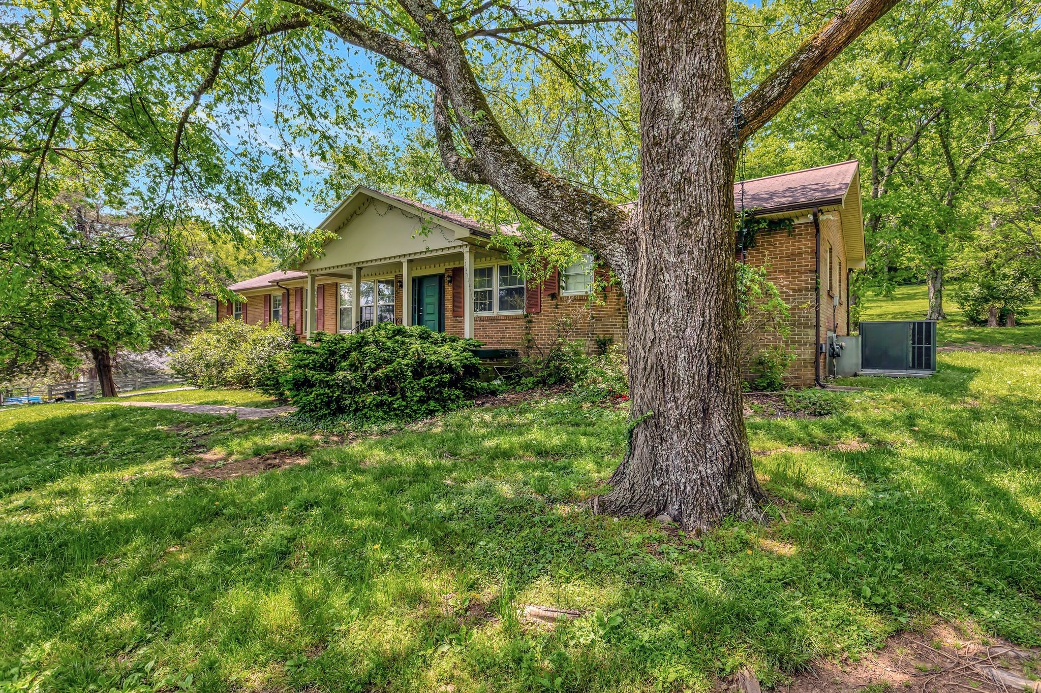 483 Franklin Rd Property Photo 3