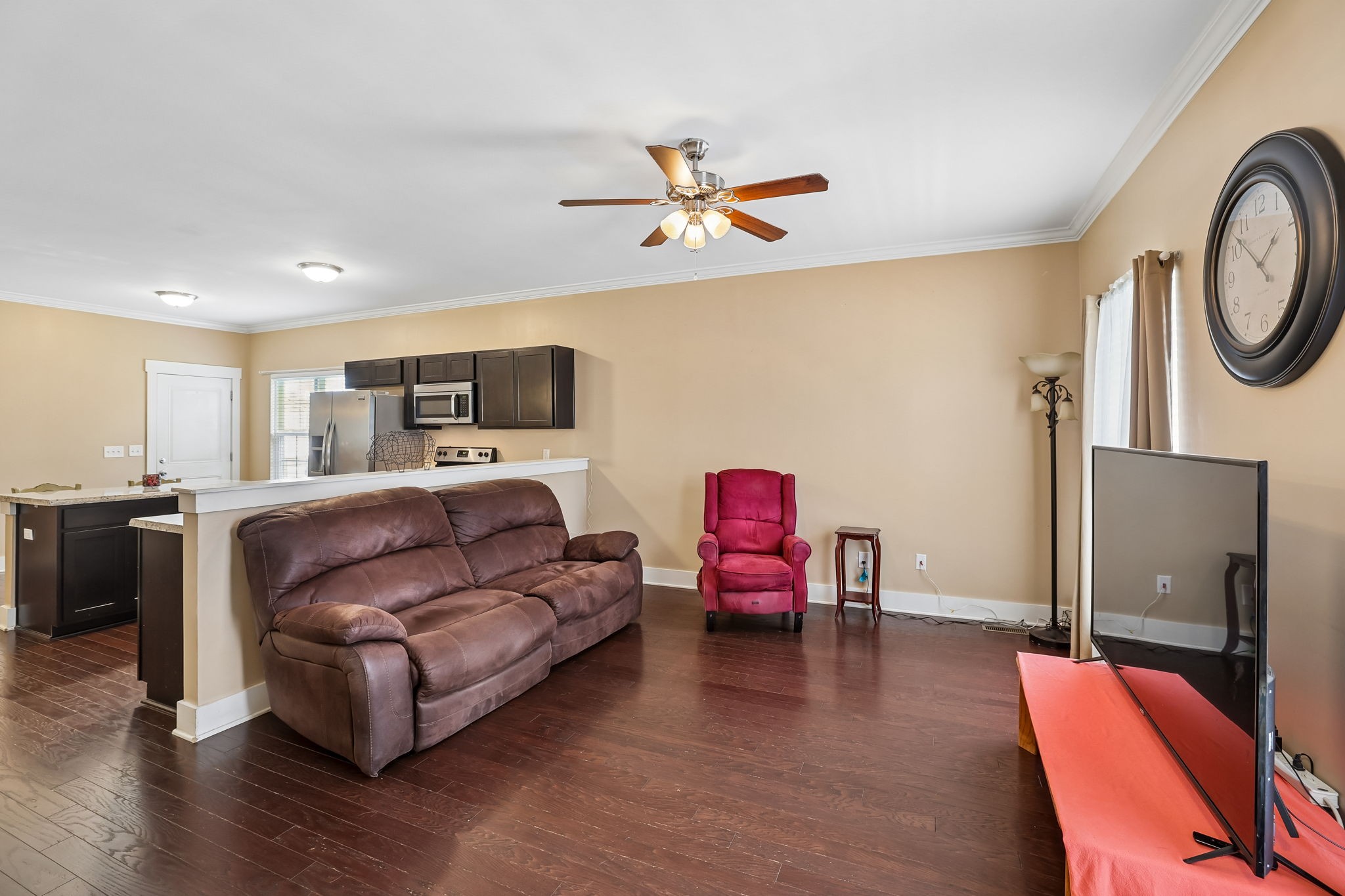 105 St Charles Pl Property Photo 5