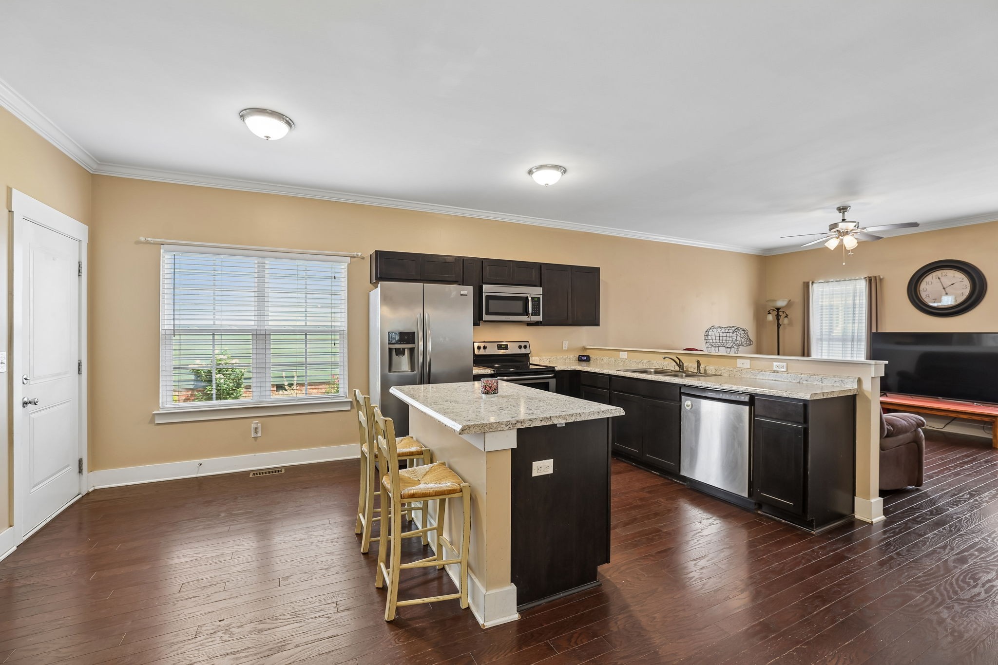105 St Charles Pl Property Photo 8