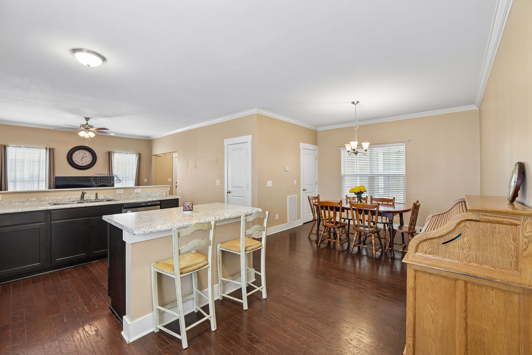 105 St Charles Pl Property Photo 11